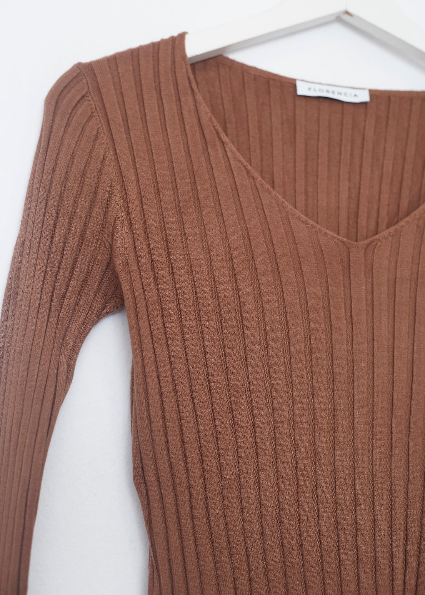 Jersey canalé cuello punta