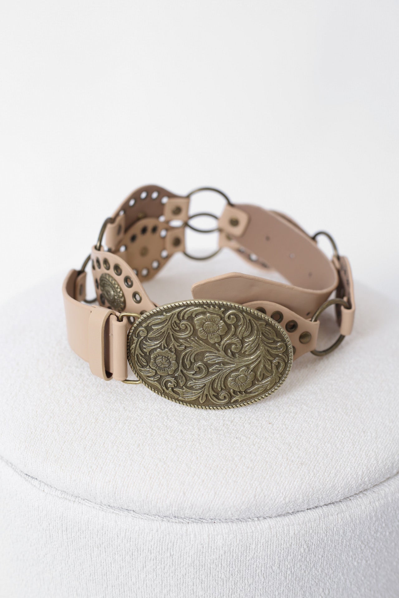 Cinturón eslabones relieve floral