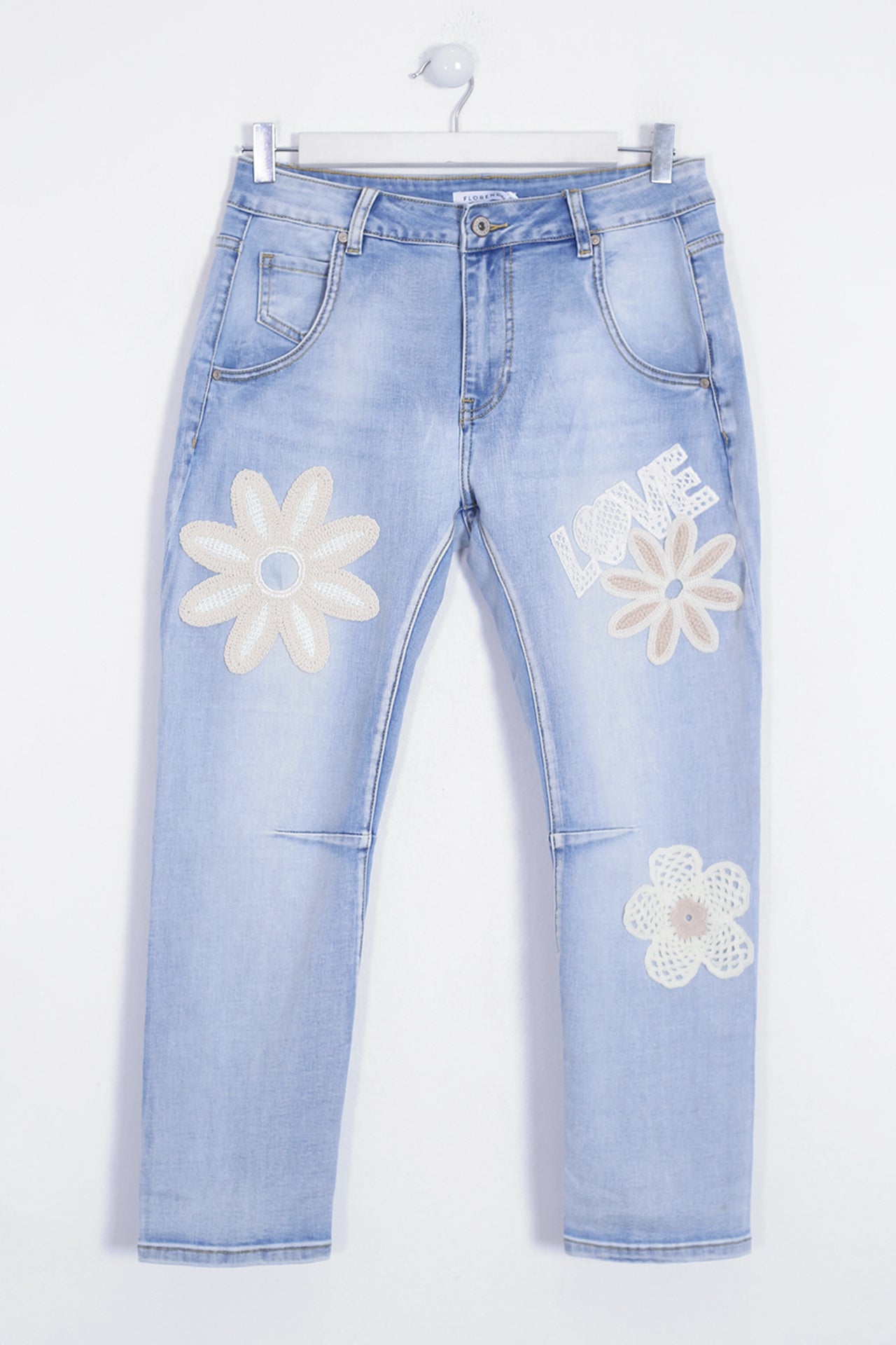 Jeans flor bordada