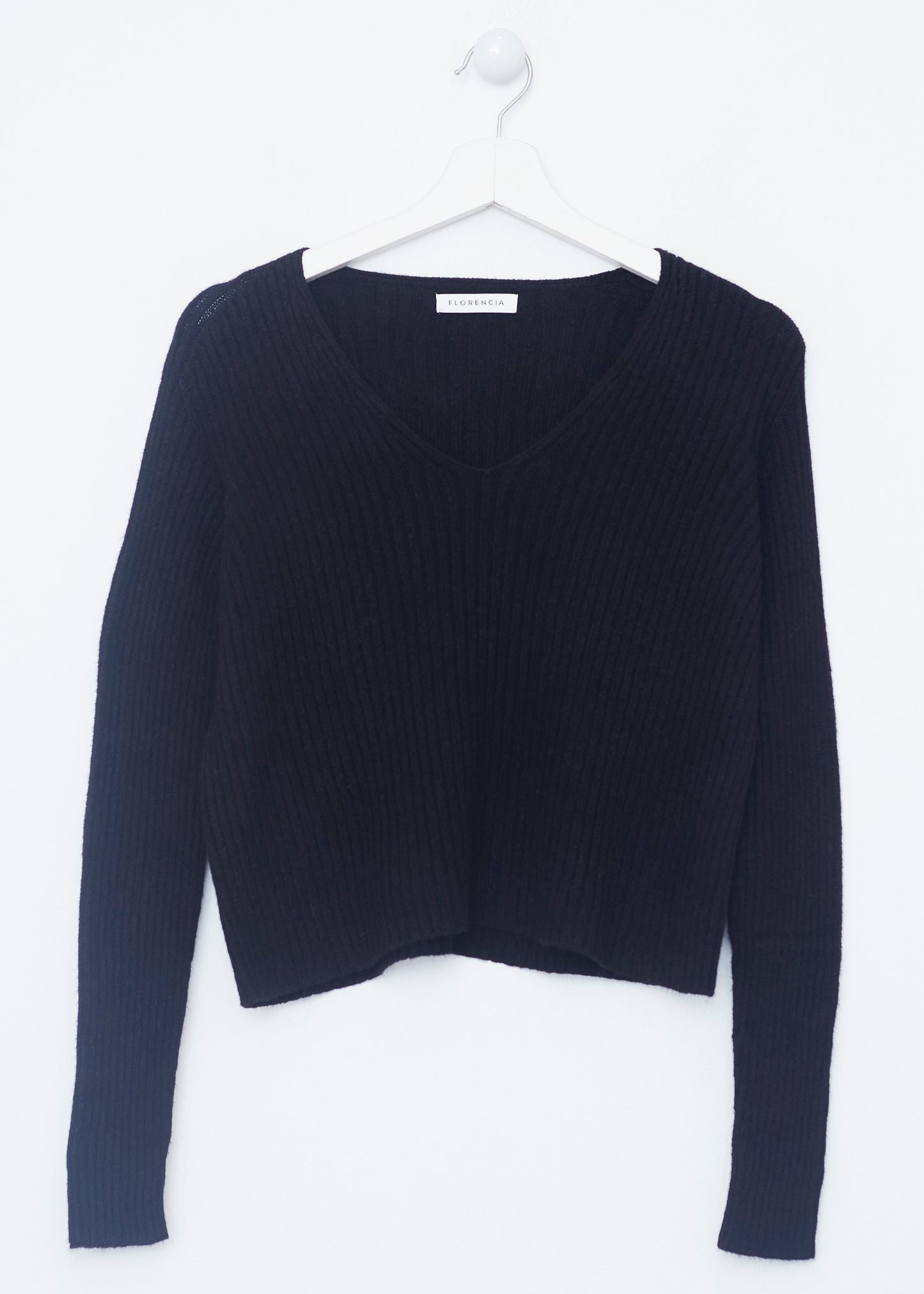 Seamless point-neck sweater