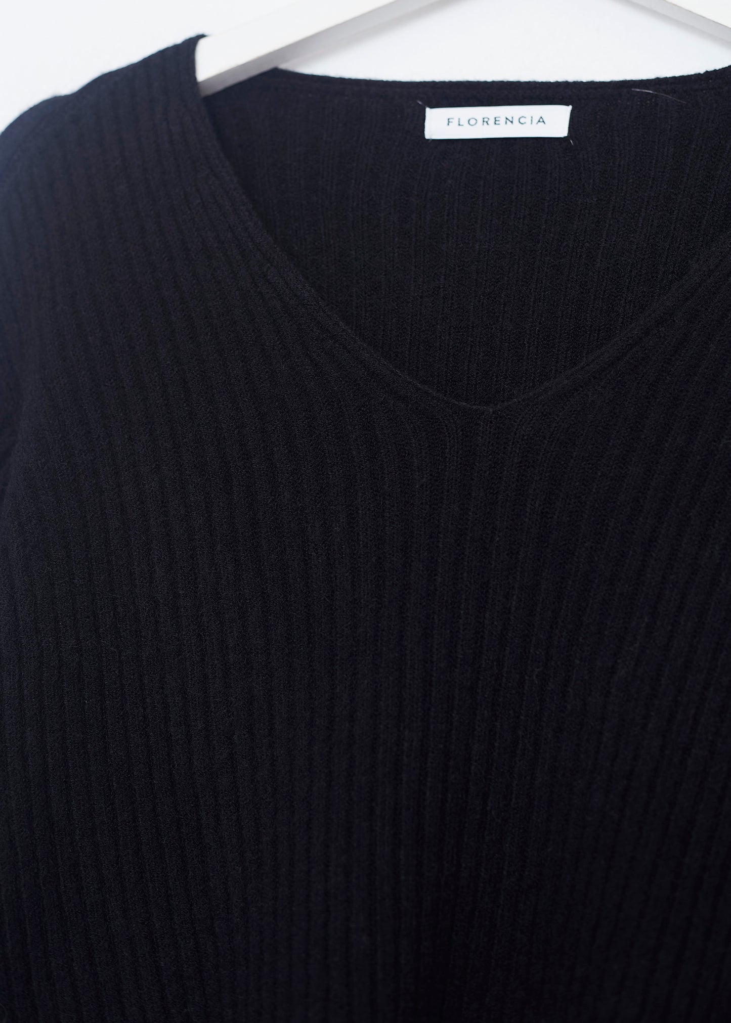 Seamless point-neck sweater