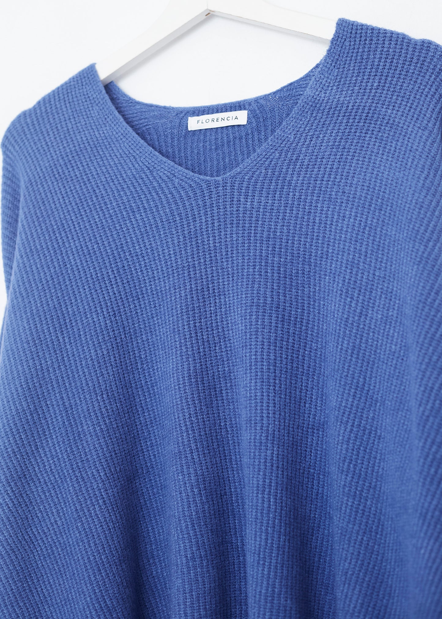 Seamless point-neck sweater