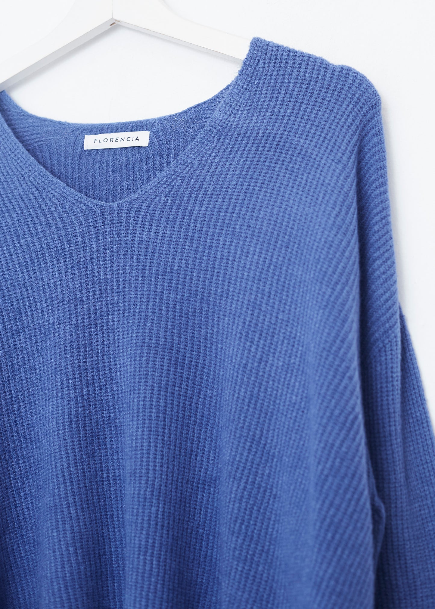 Seamless point-neck sweater