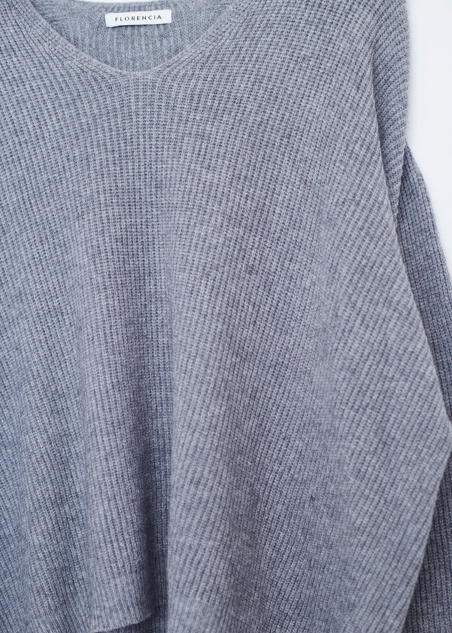 Seamless point-neck sweater