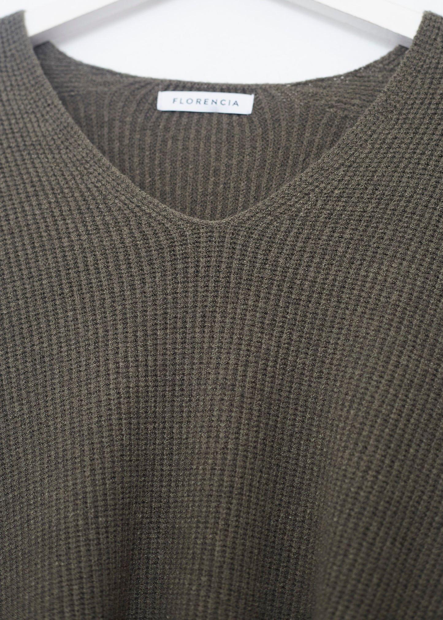 Seamless point-neck sweater