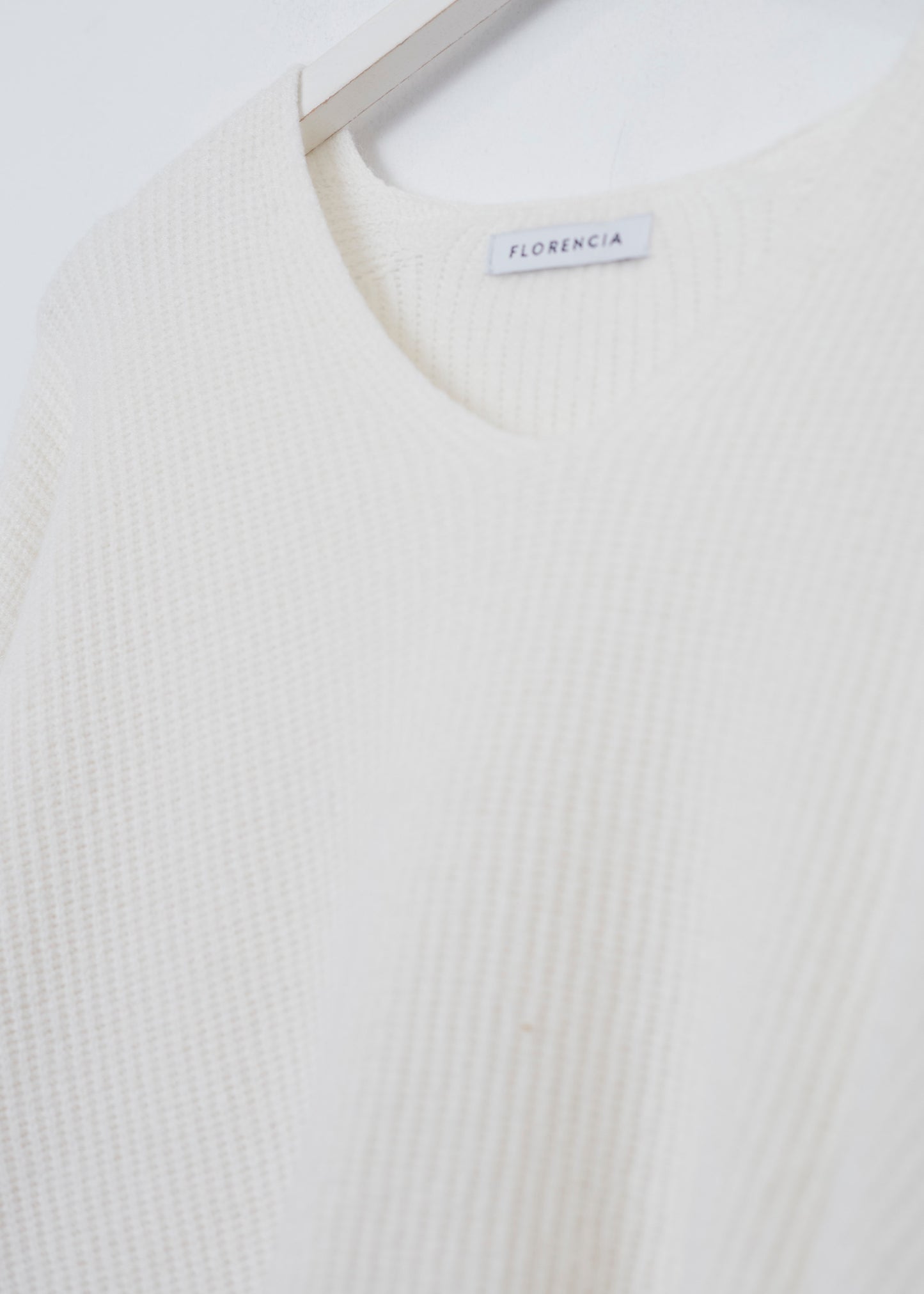 Seamless point-neck sweater