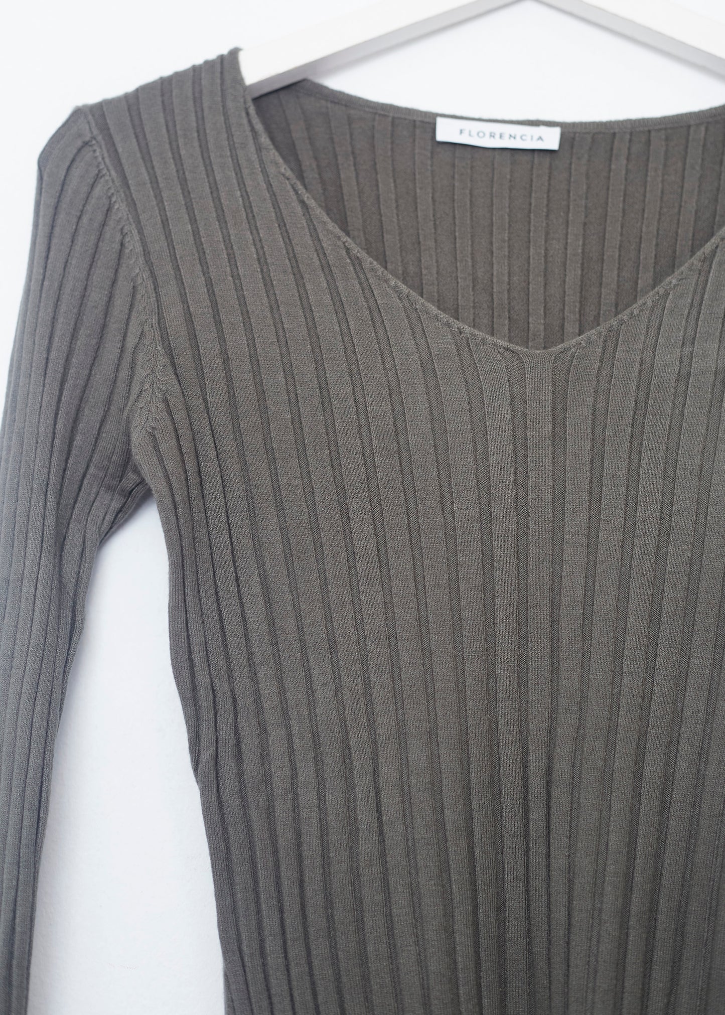 Jersey canalé cuello punta