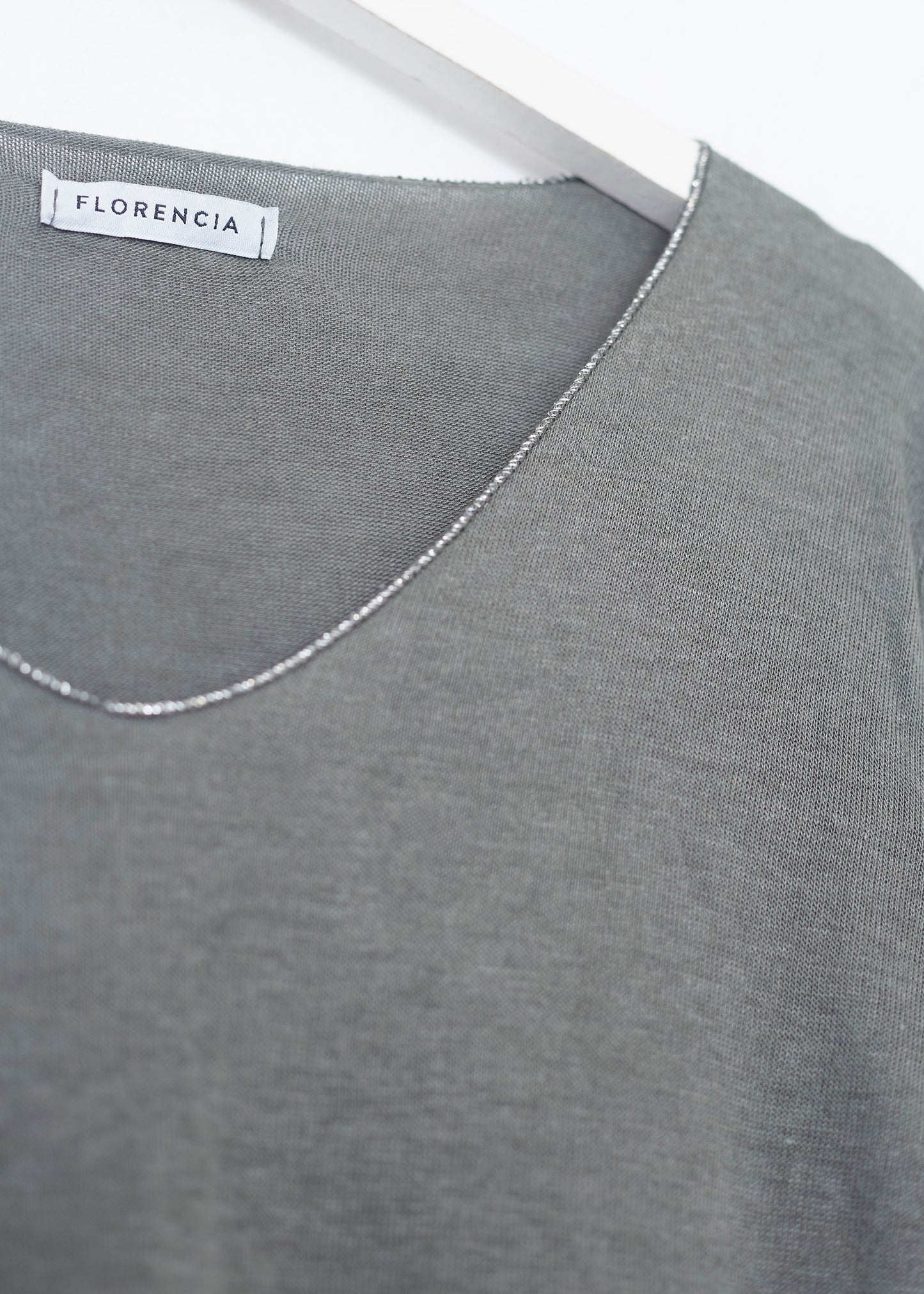 Silver pointed collar t-shirt