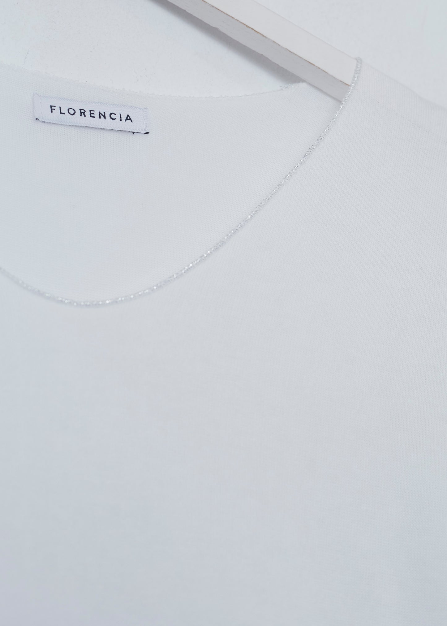 Silver pointed collar t-shirt