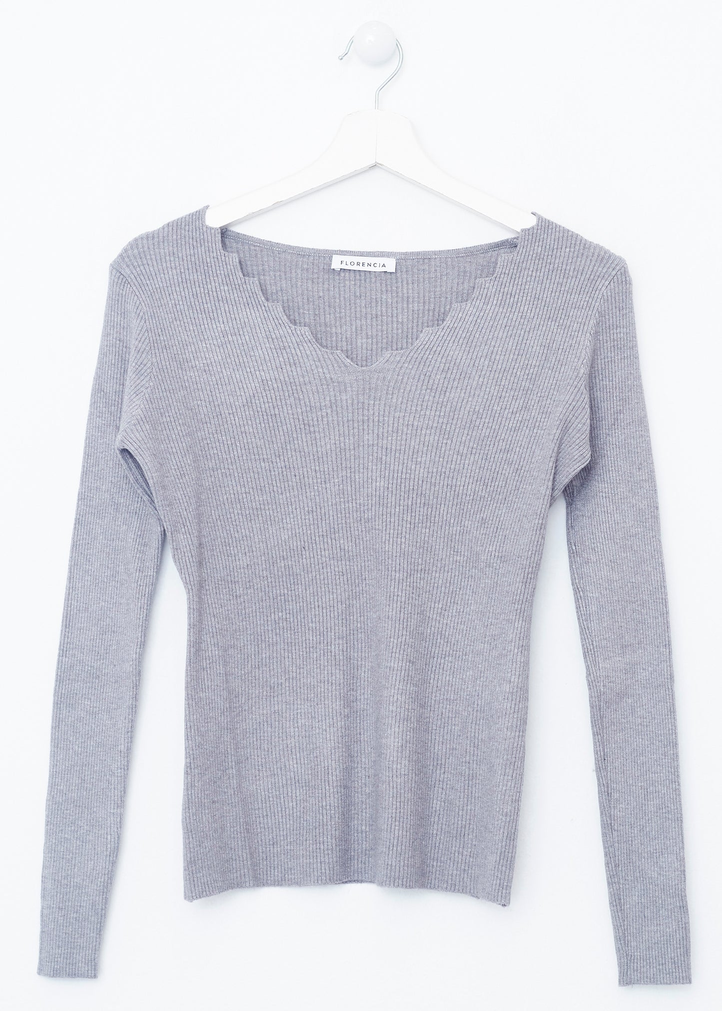 Ribbed point neck sweater