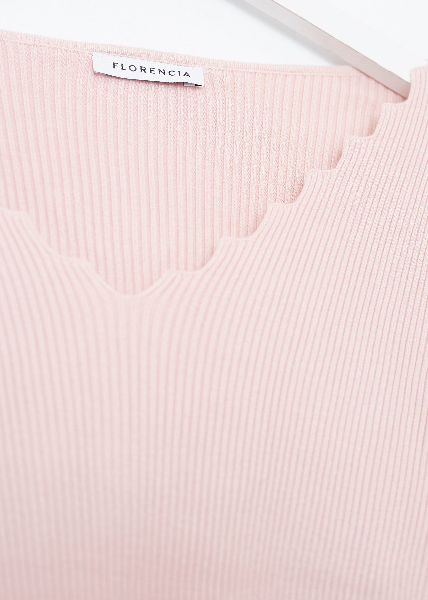 Ribbed point neck sweater