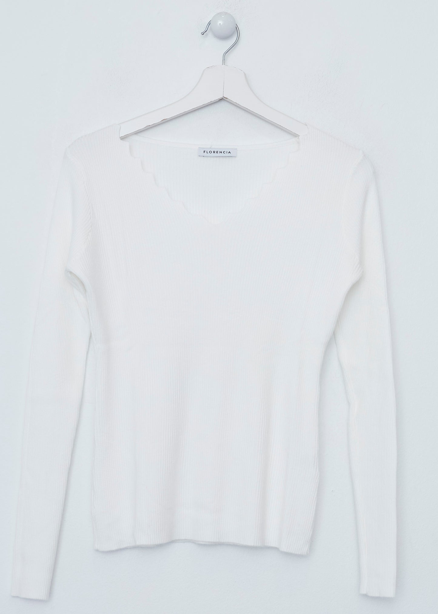 Ribbed point neck sweater