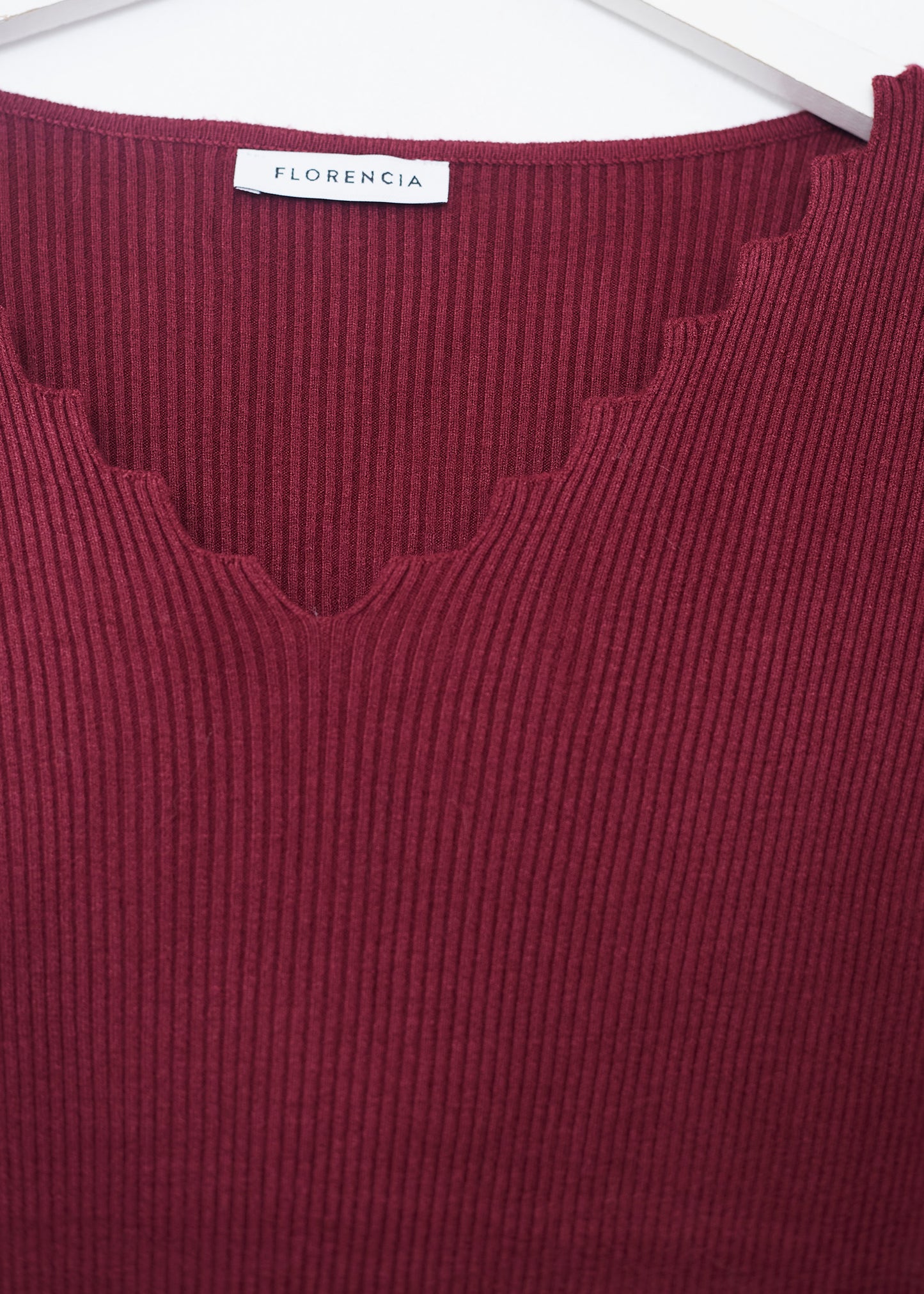Ribbed point neck sweater