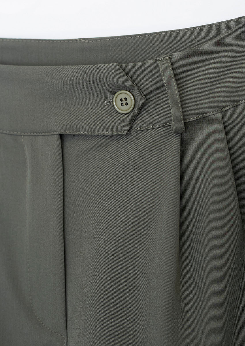Wide pleated trousers