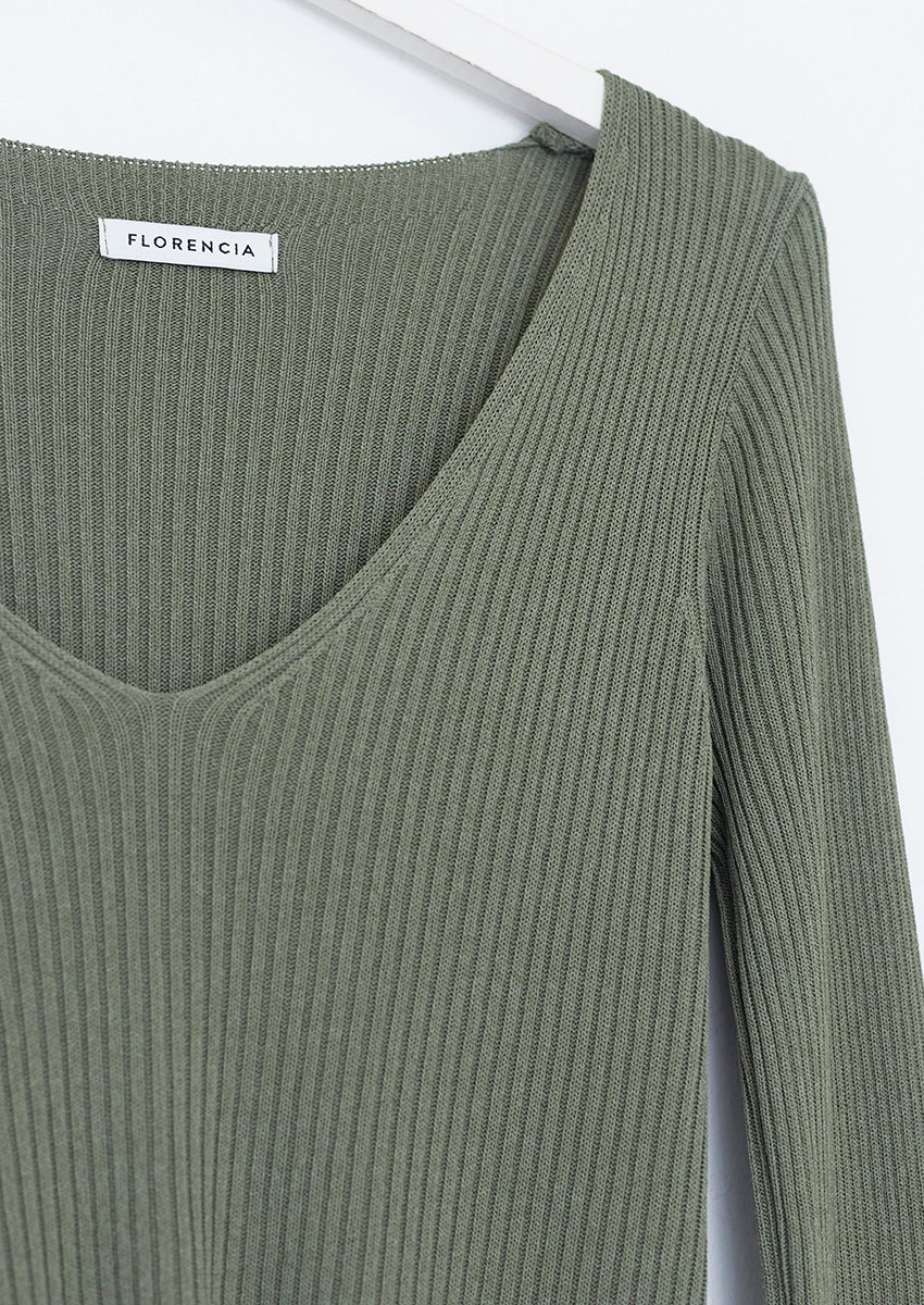 Fitted ribbed sweater