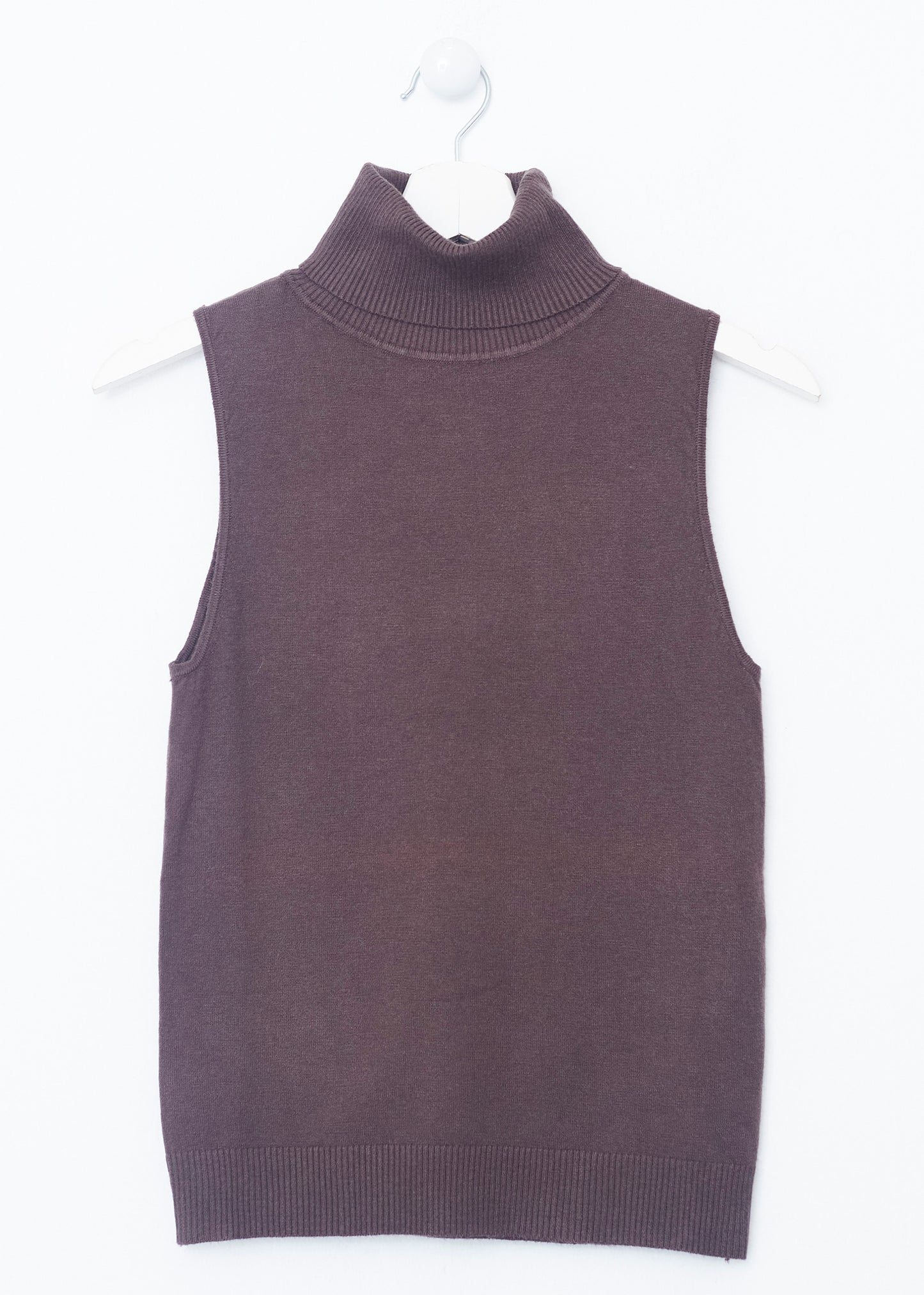 Sleeveless turtleneck sweater