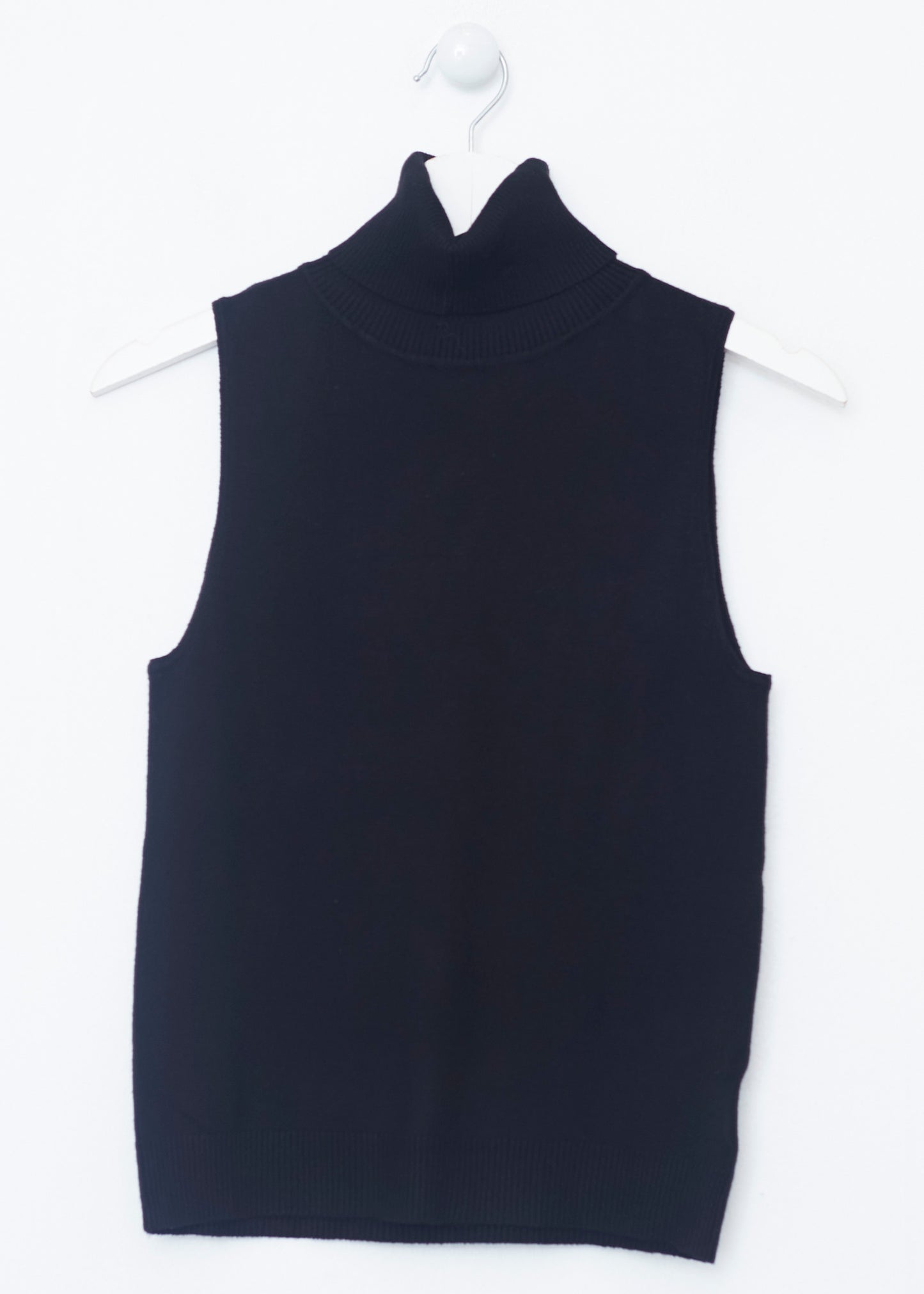 Sleeveless turtleneck sweater