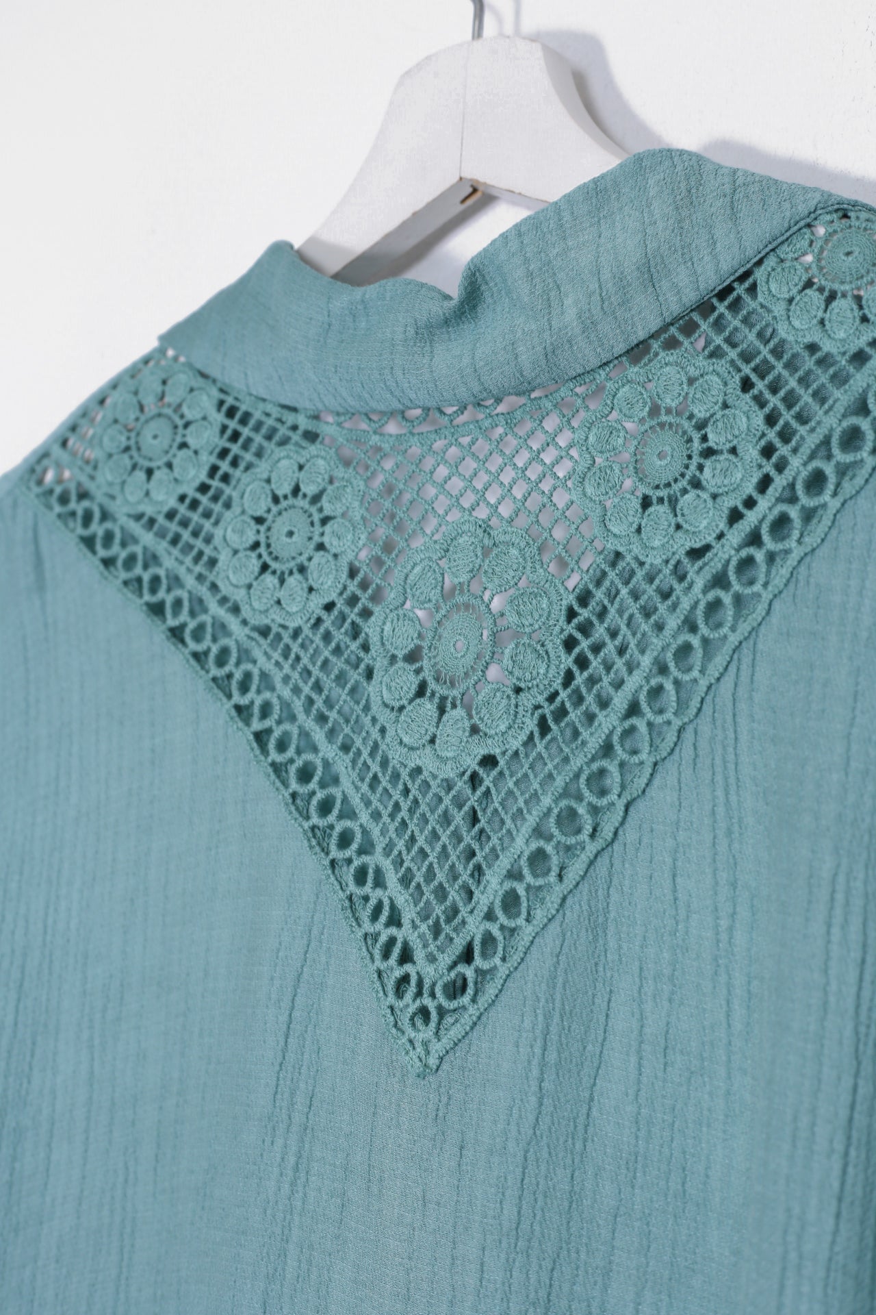 Blusa bambula guipur
