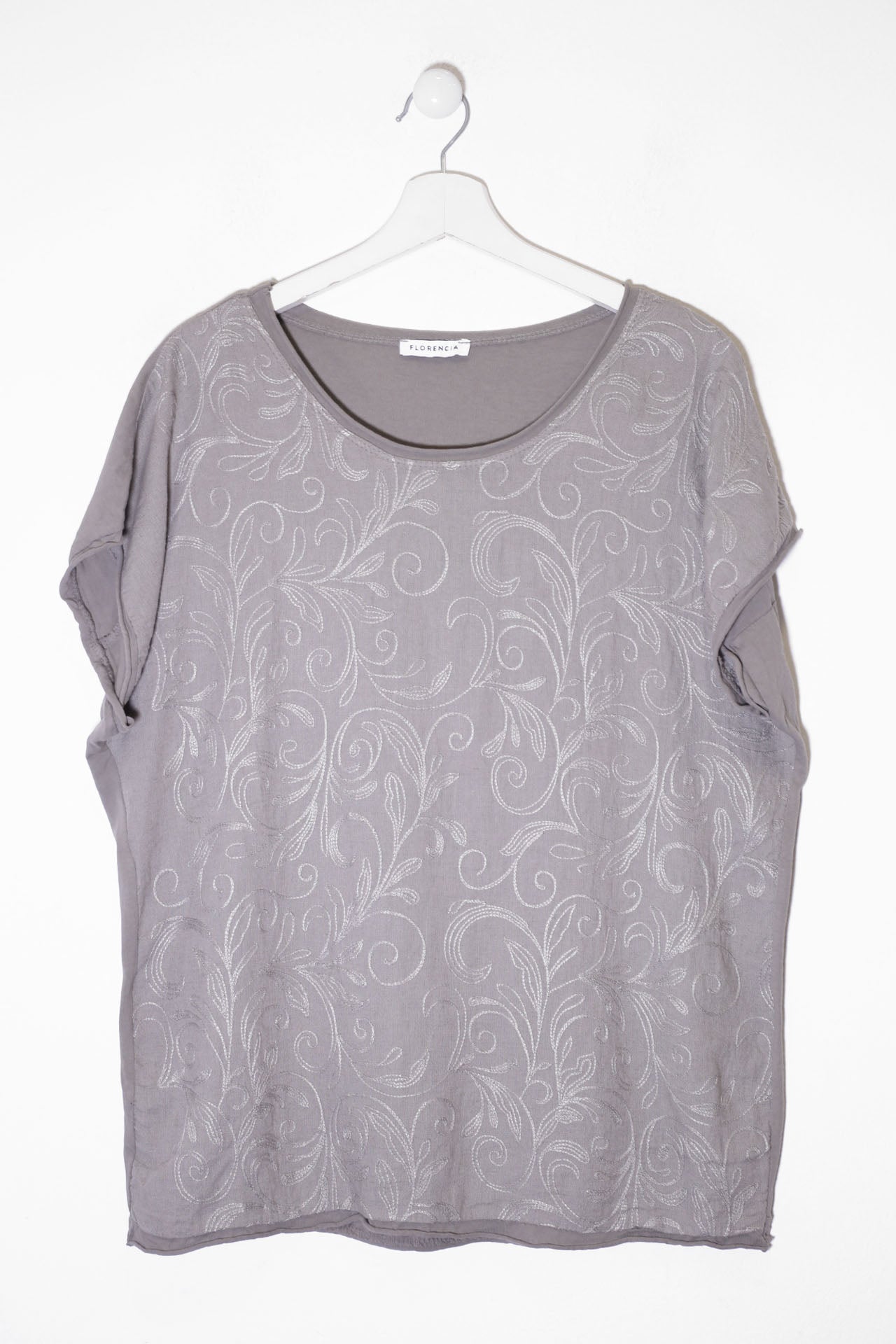 Camiseta bordada cuello redondo