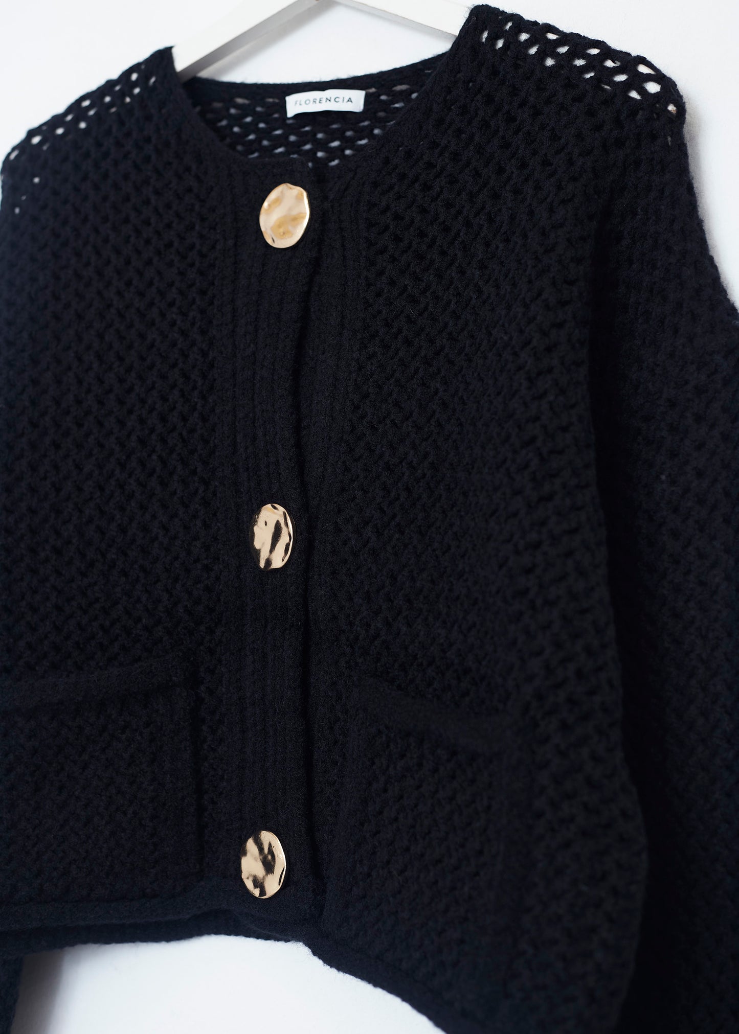 Short cardigan with pockets