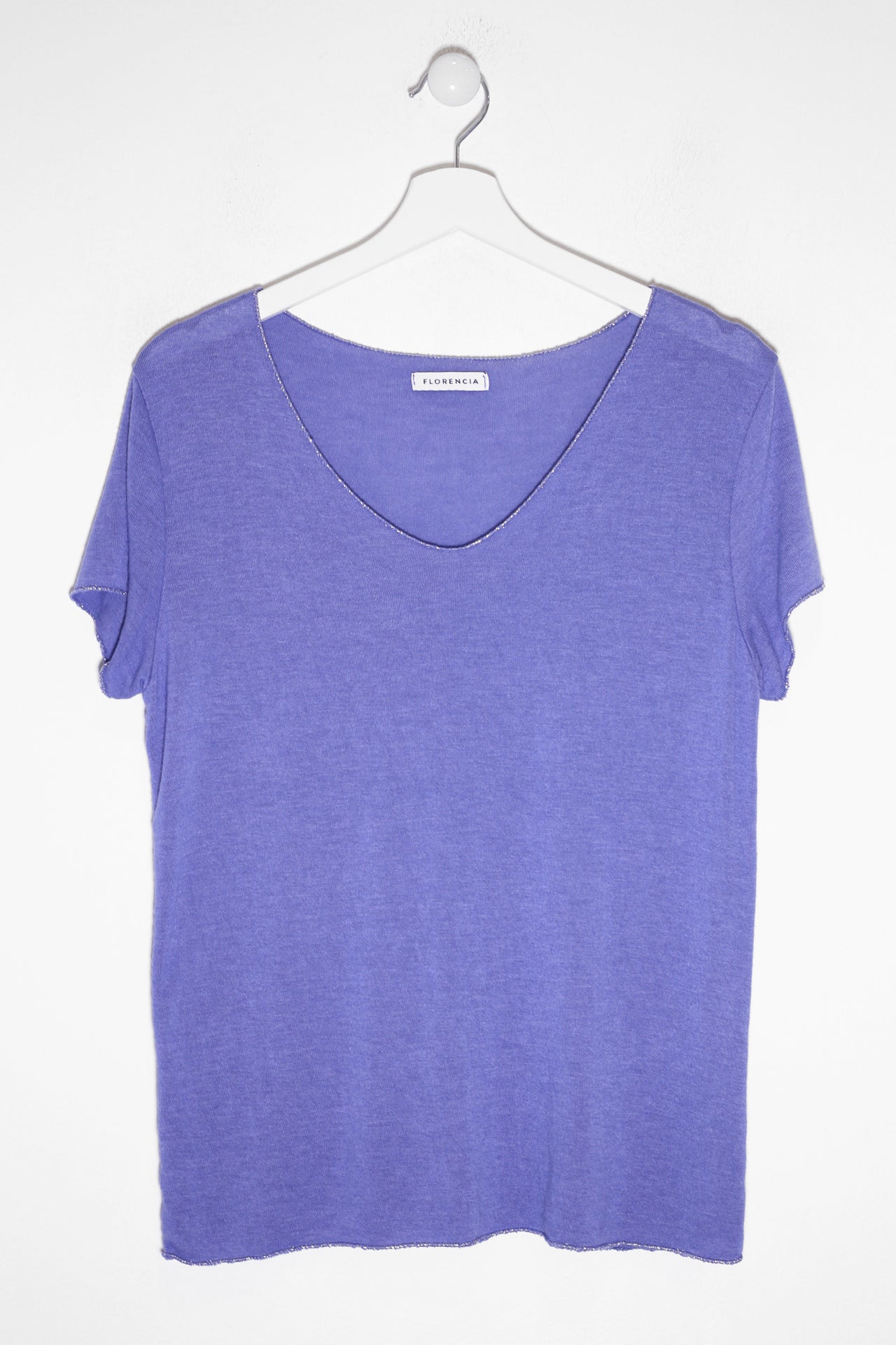 Camiseta cuello pico brillo