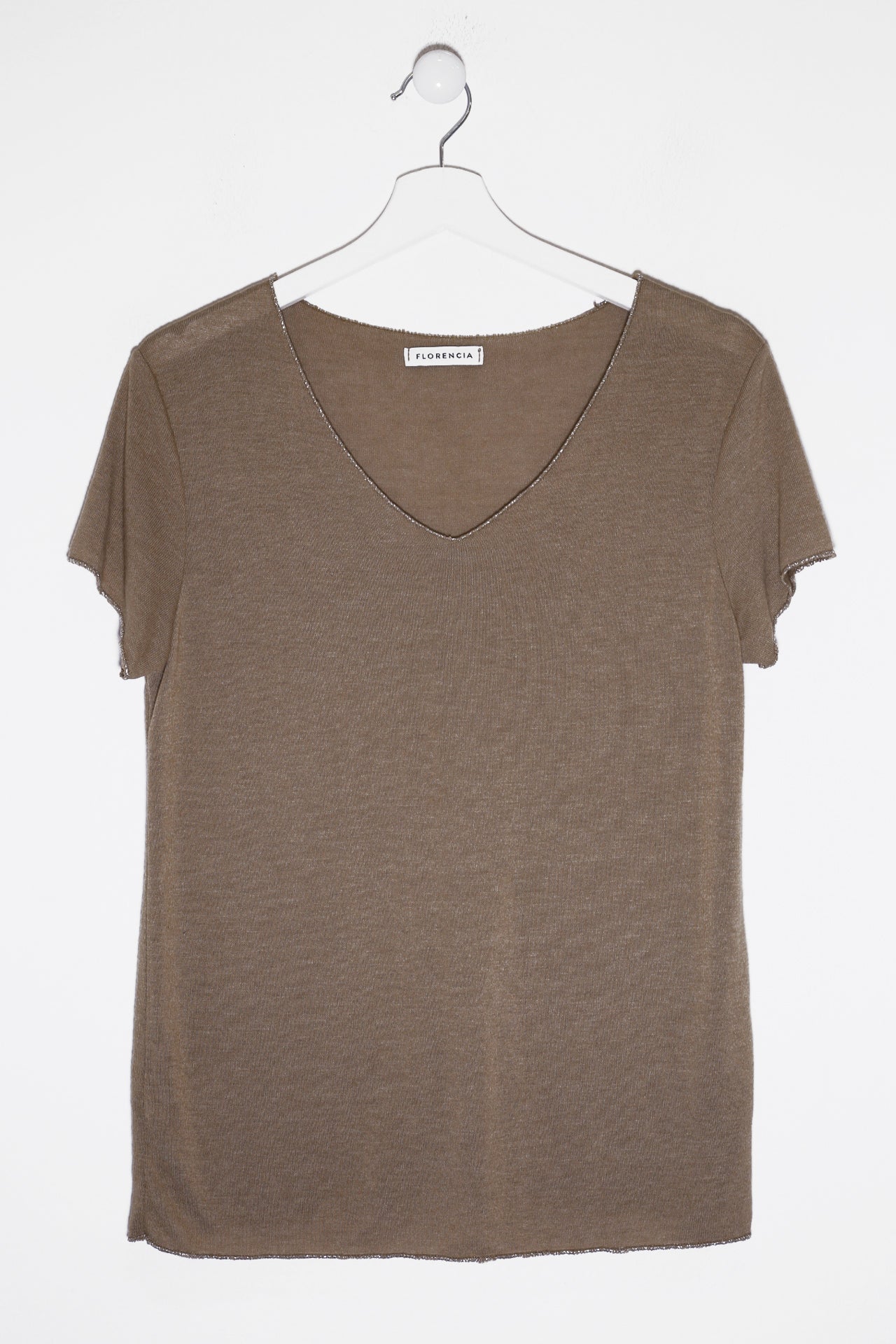 Camiseta cuello pico brillo