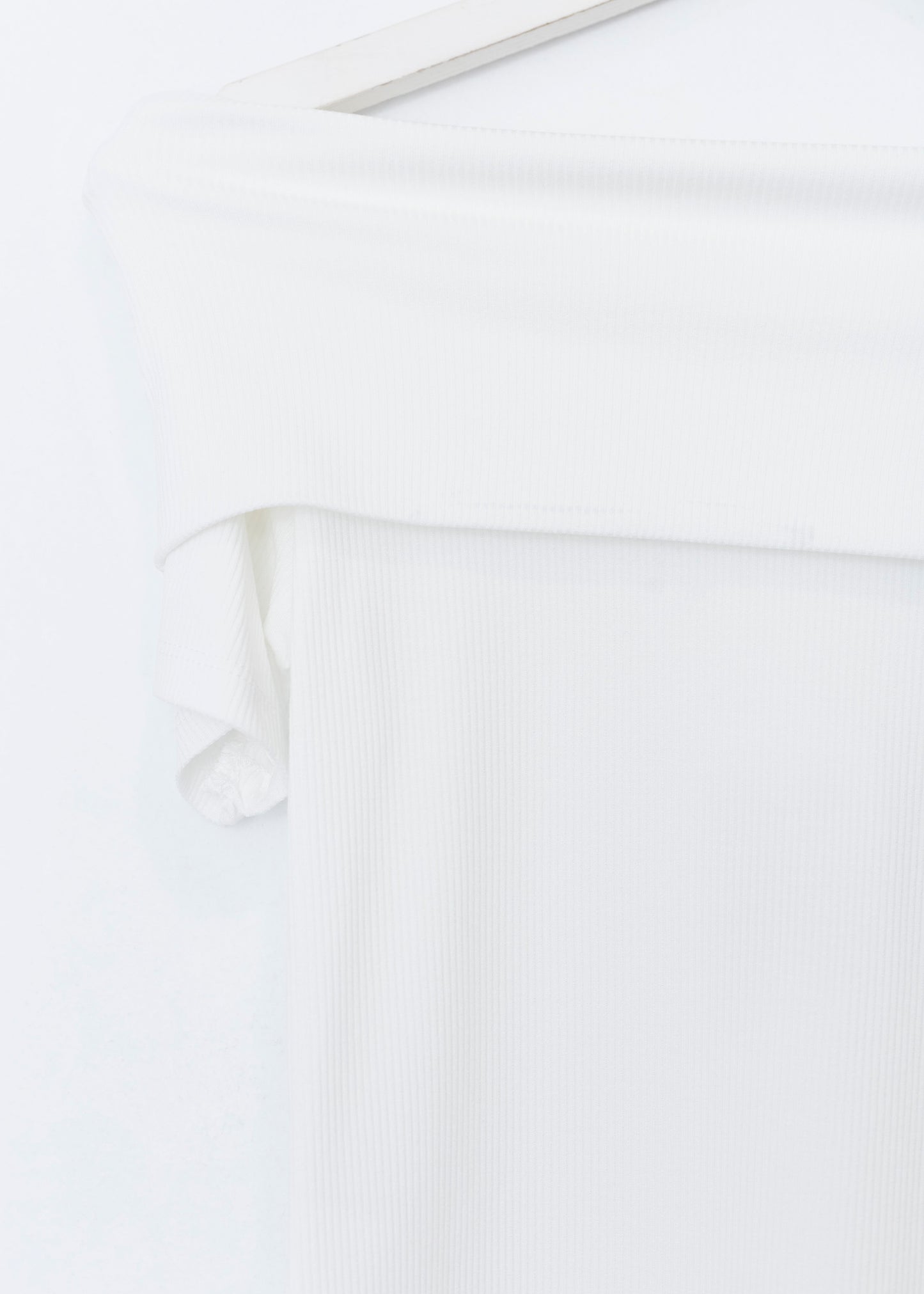 Off shoulder T-shirt