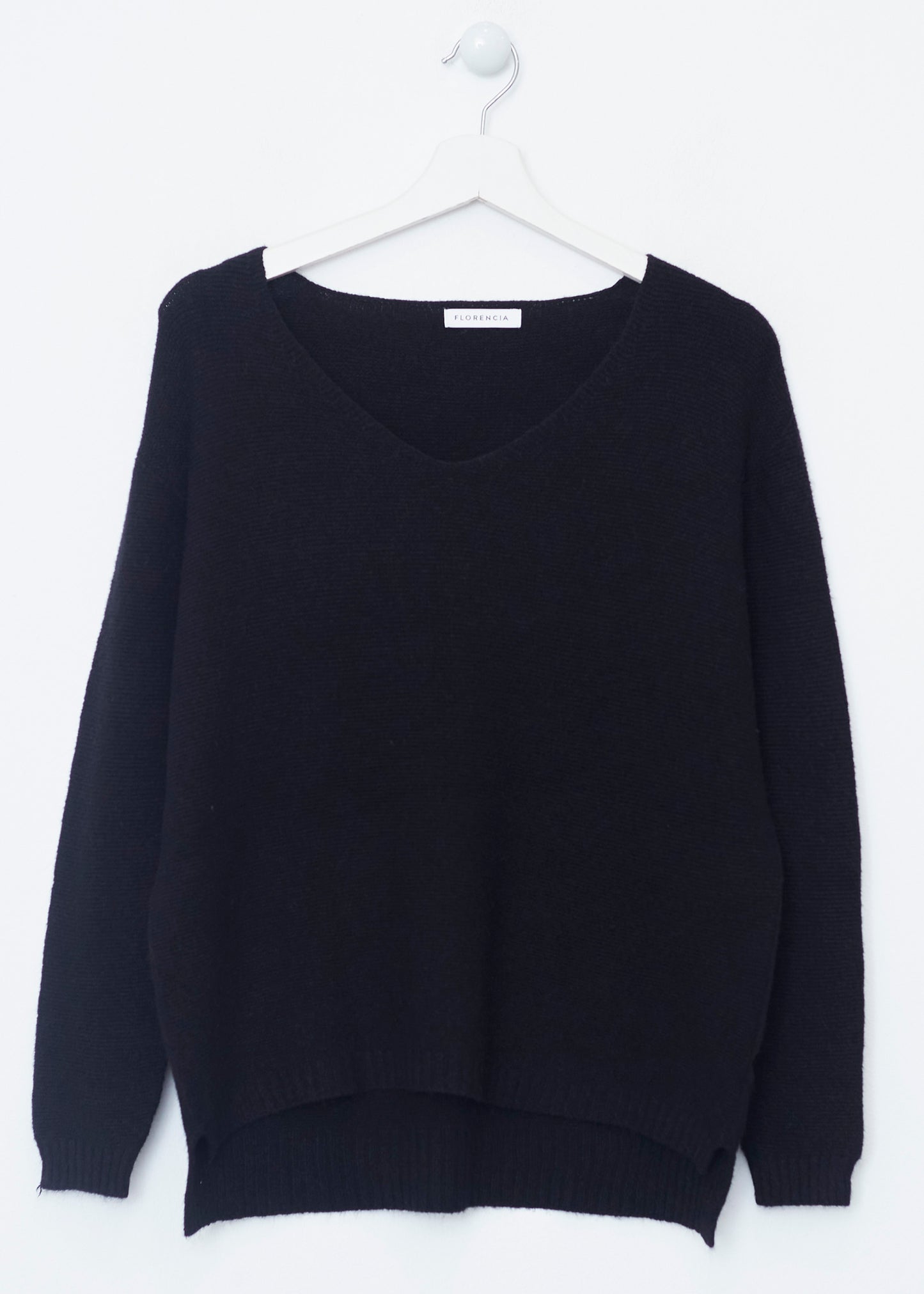 Seamless point-neck sweater