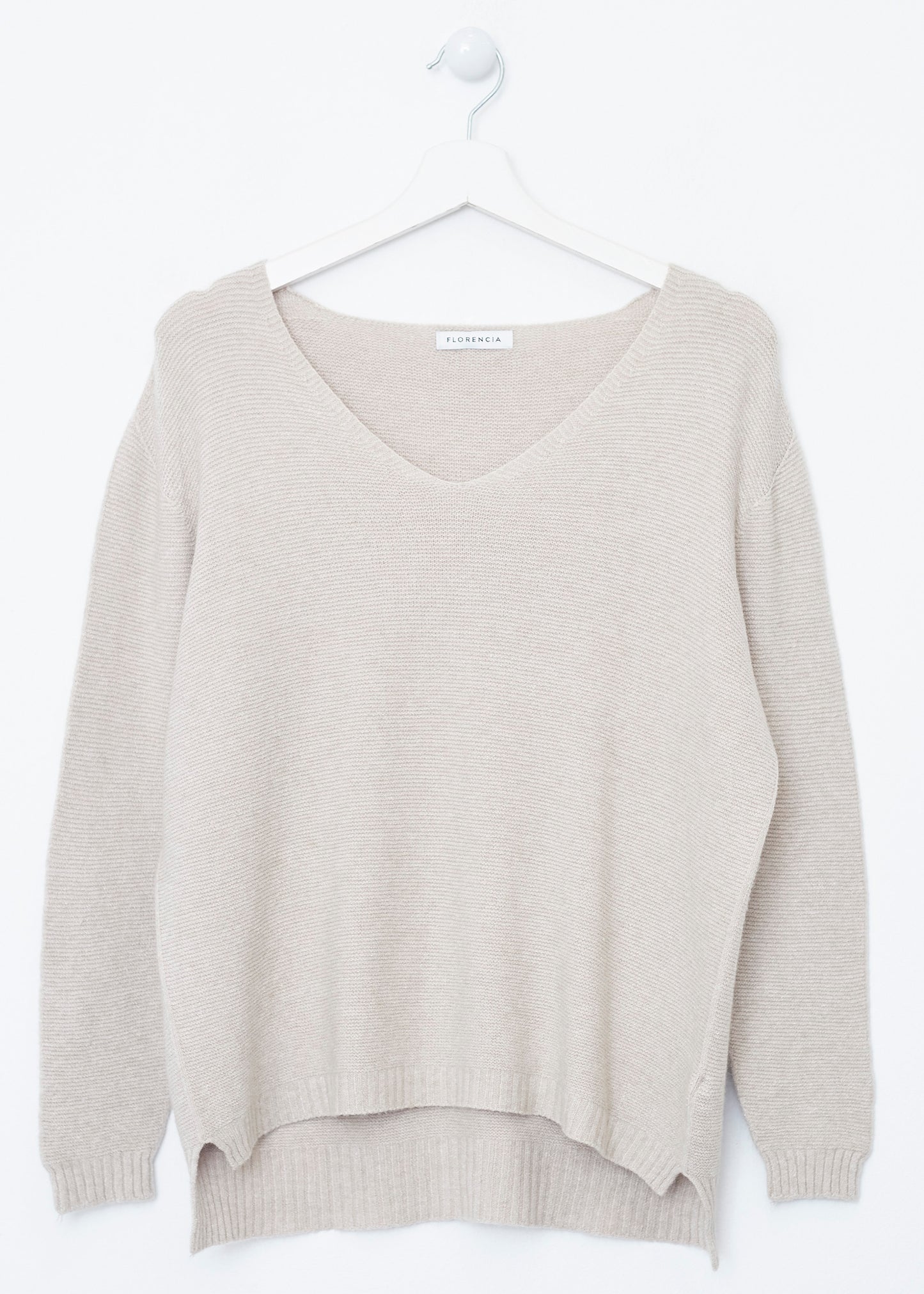 Seamless point-neck sweater