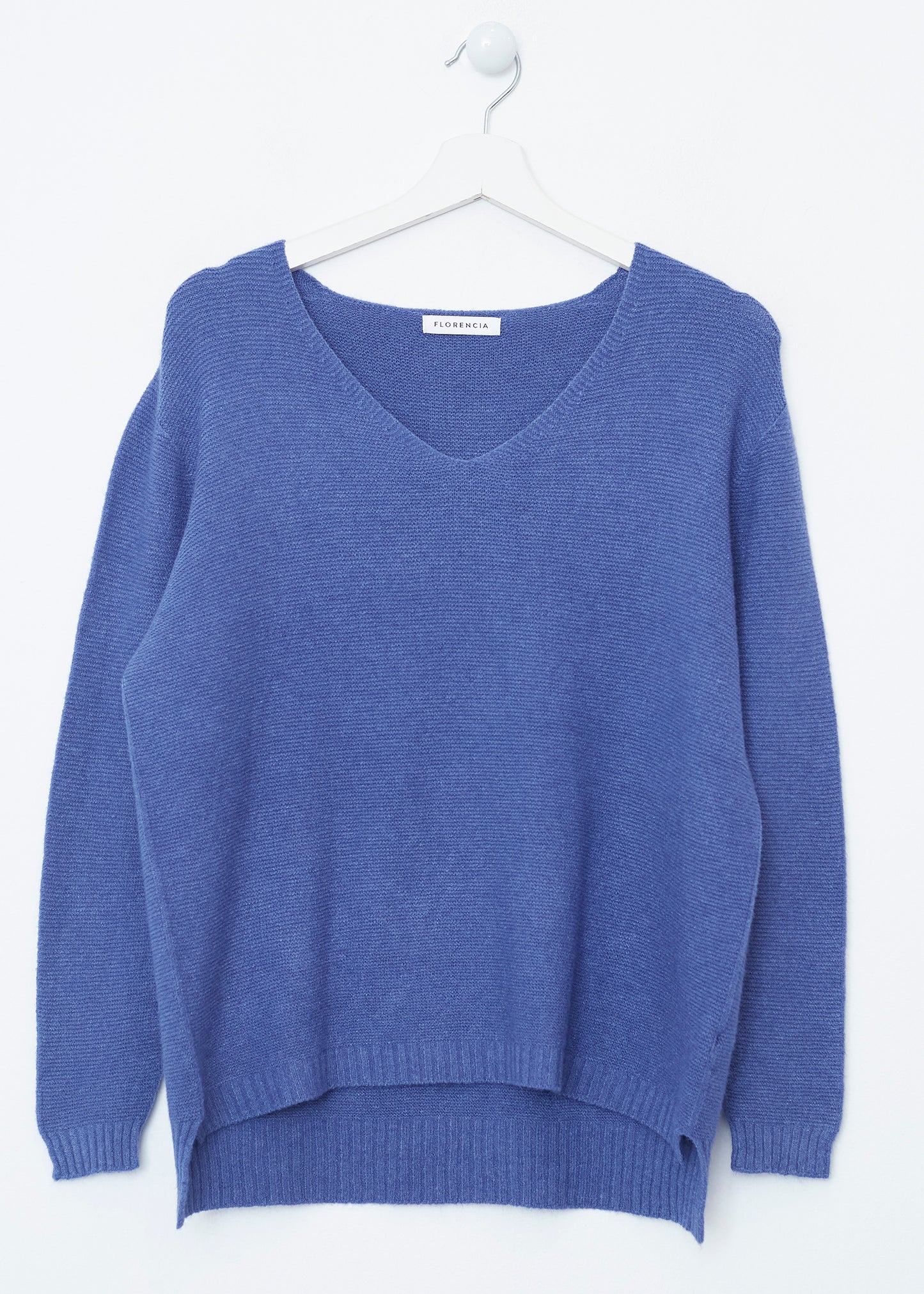 Seamless point-neck sweater
