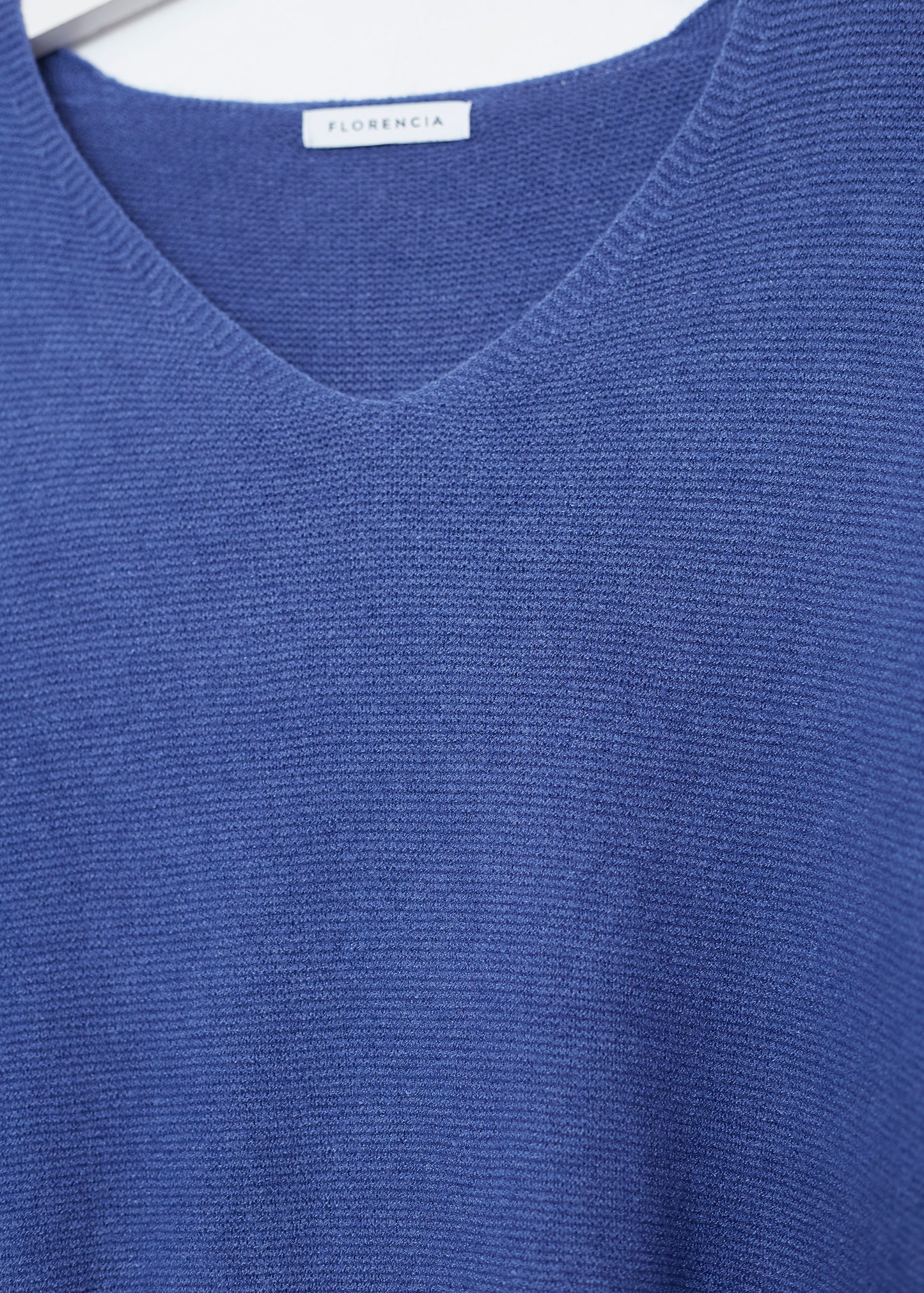 Seamless point-neck sweater