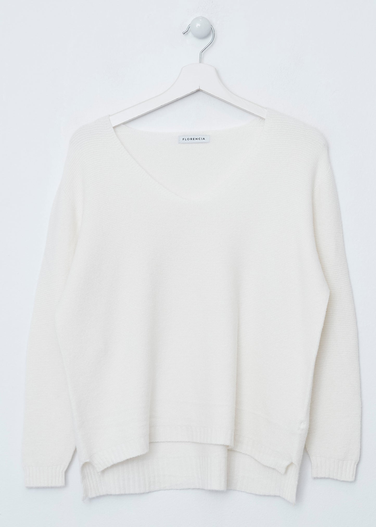 Seamless point-neck sweater
