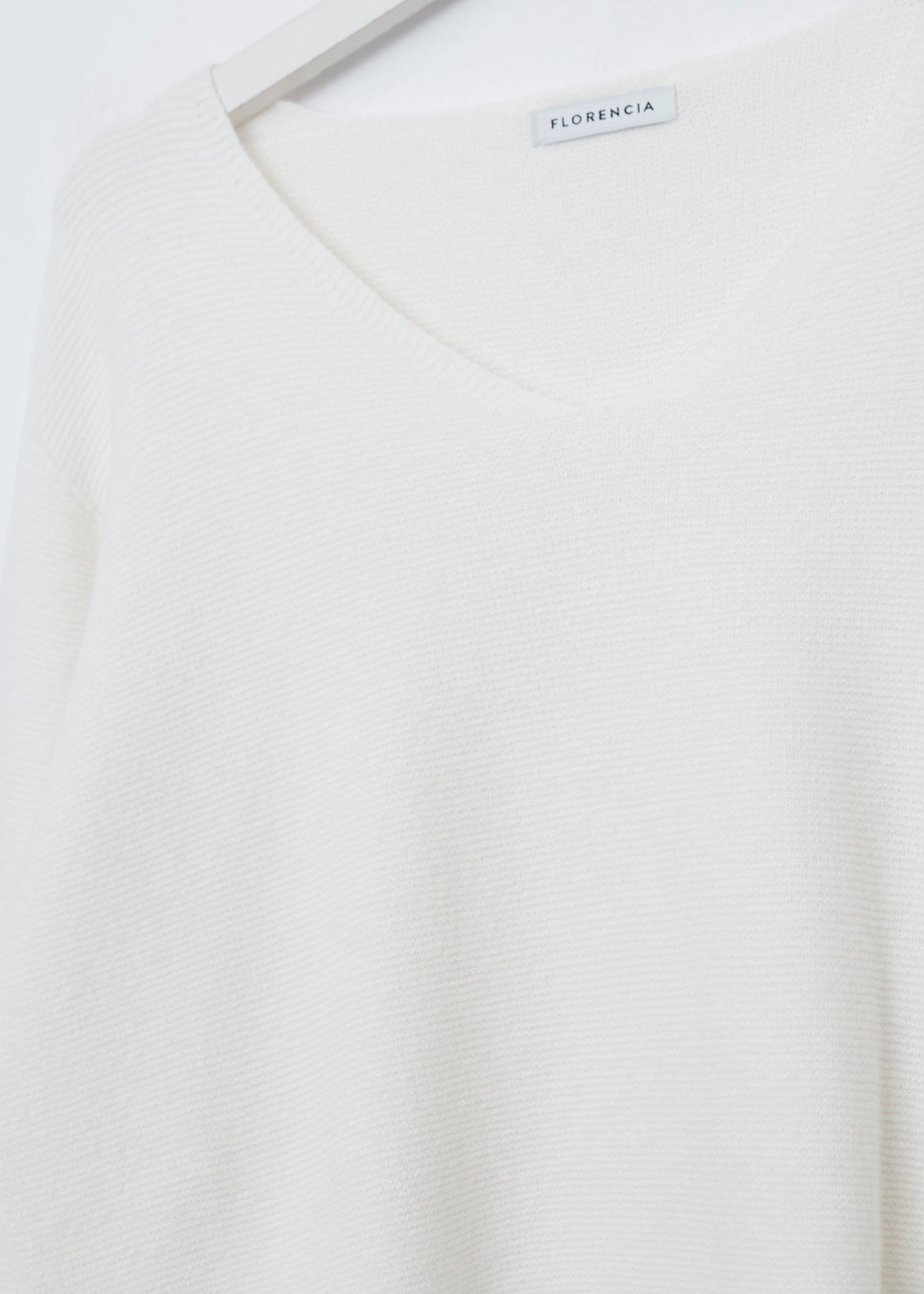 Seamless point-neck sweater
