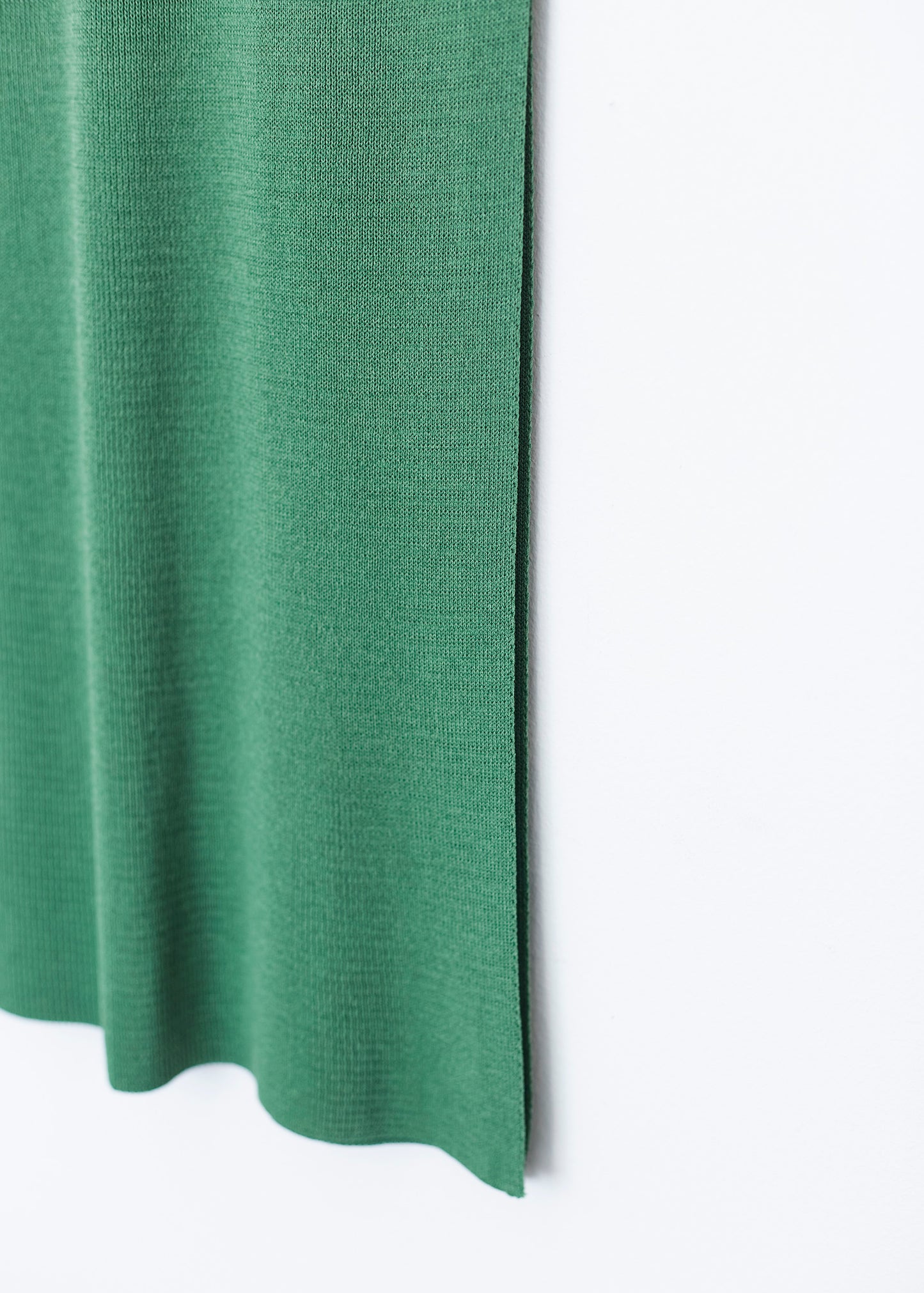 Tricot skirt with opening