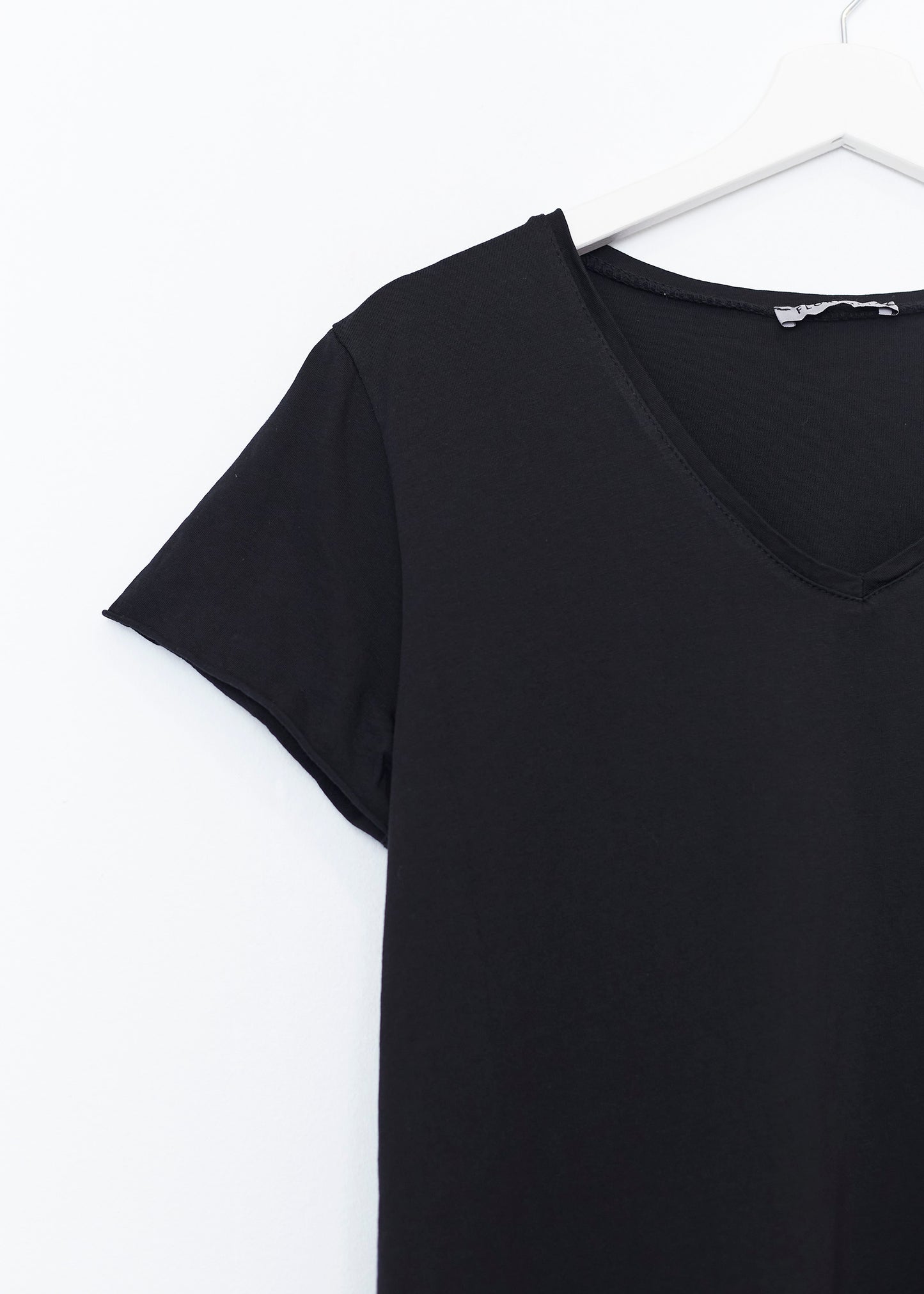 Camiseta algodón cuello punta