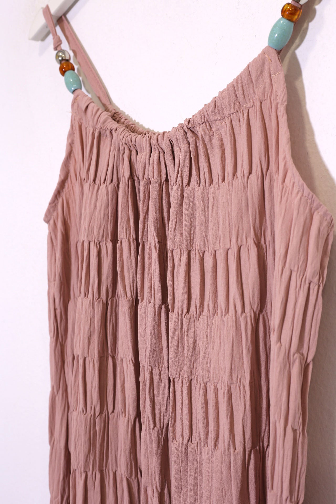 Vestido plisado abalorios