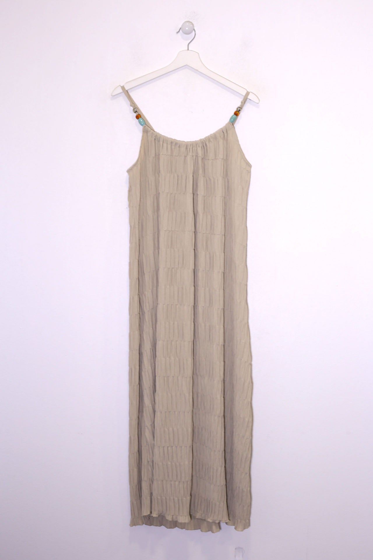 Vestido plisado abalorios