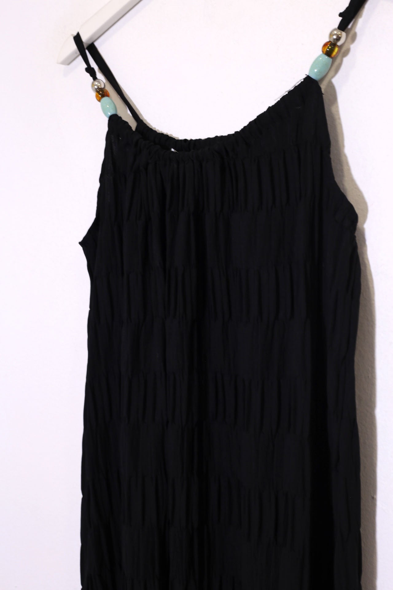 Vestido plisado abalorios
