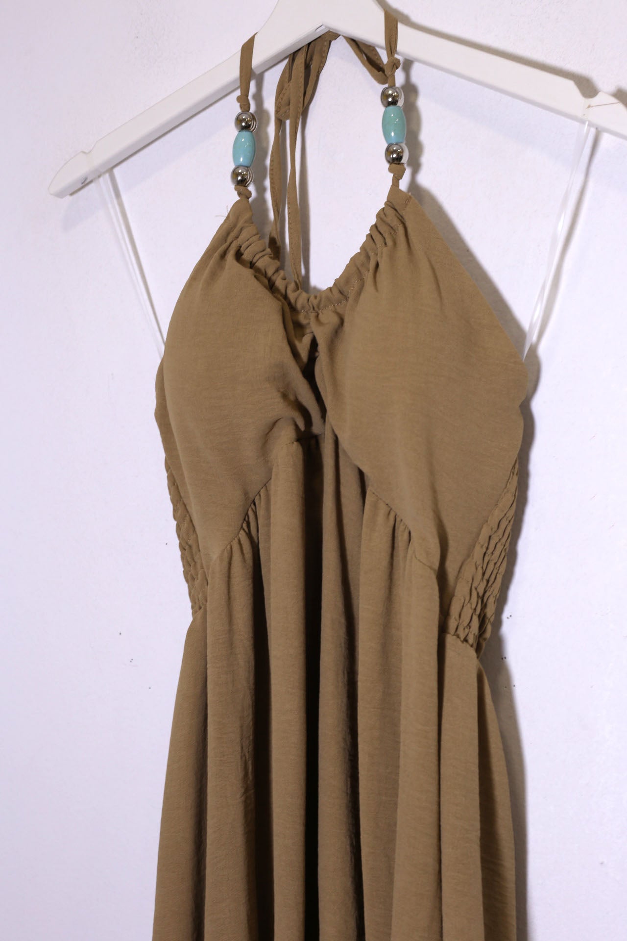 Vestido abalorios fluido corto