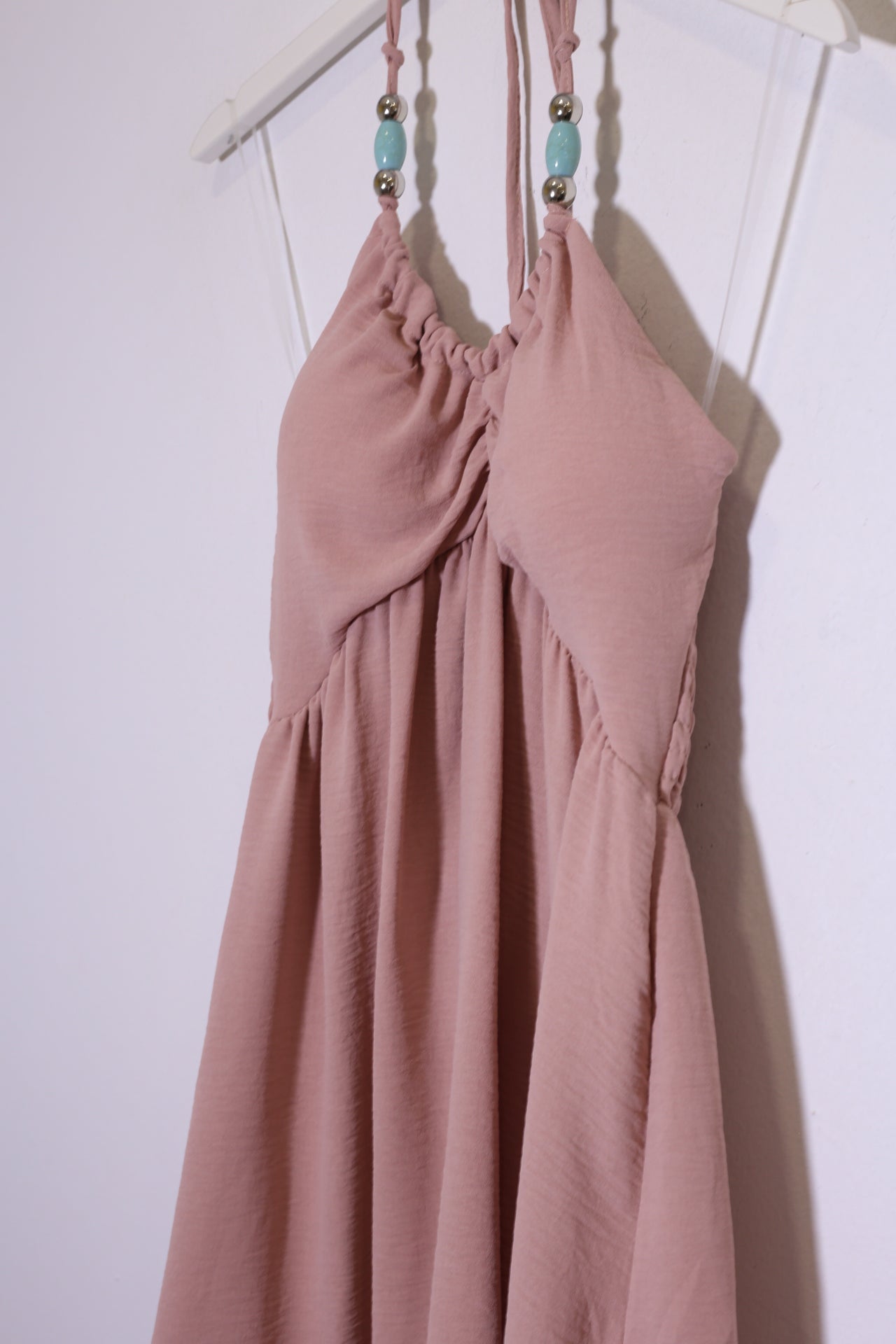 Vestido abalorios fluido corto