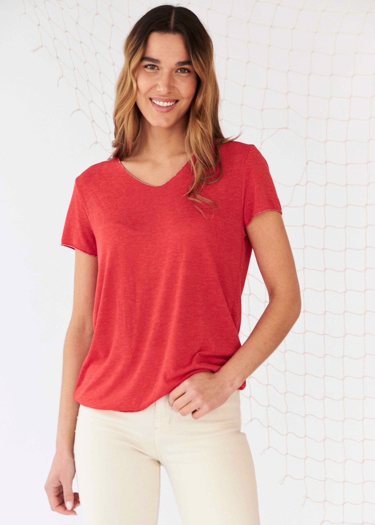 Camiseta cuello pico brillo