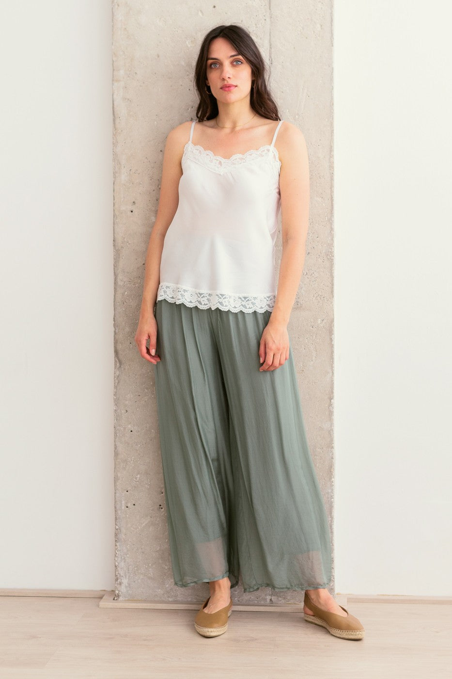 Pantalón de seda amplio