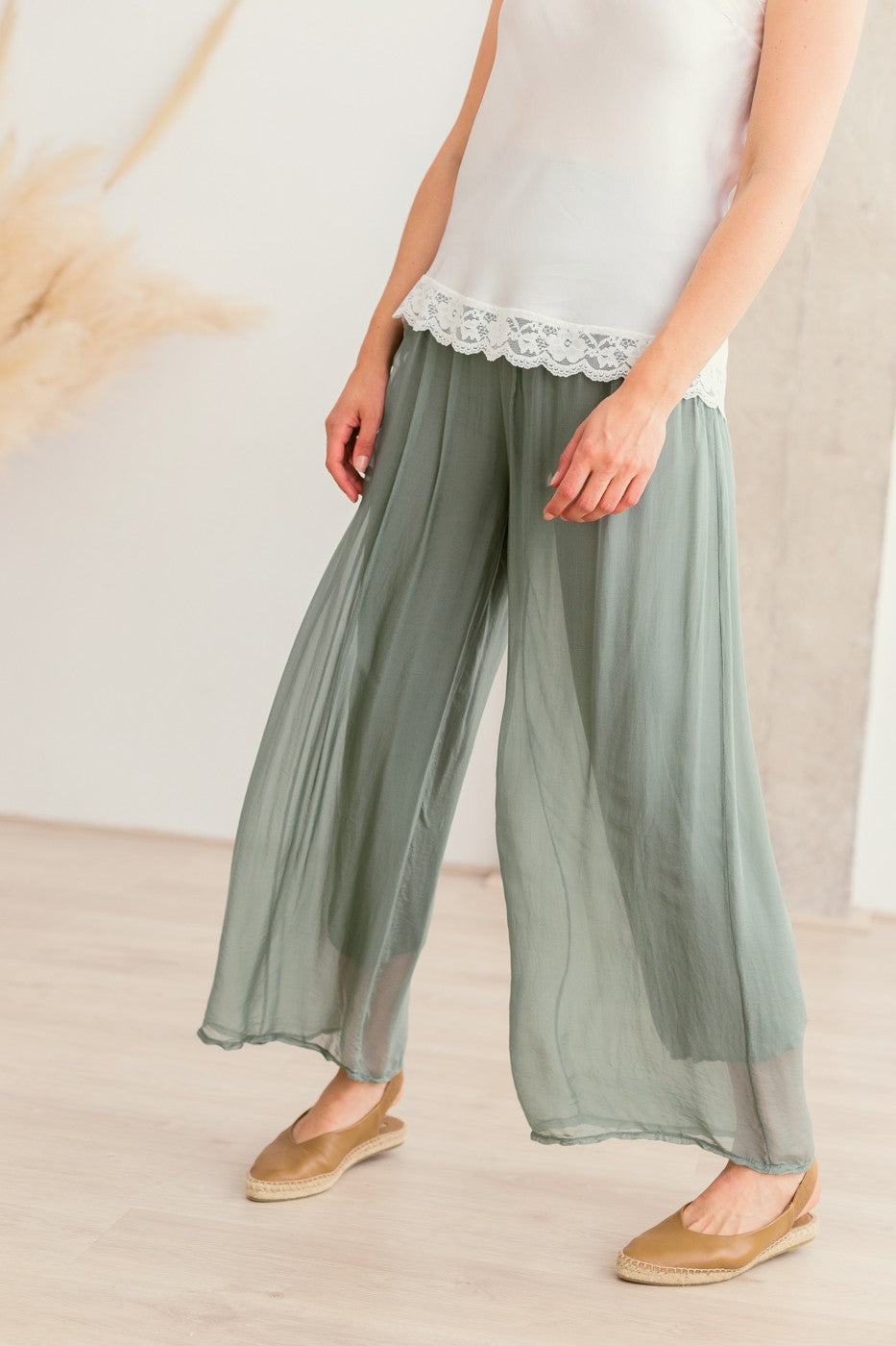 Pantalón de seda amplio