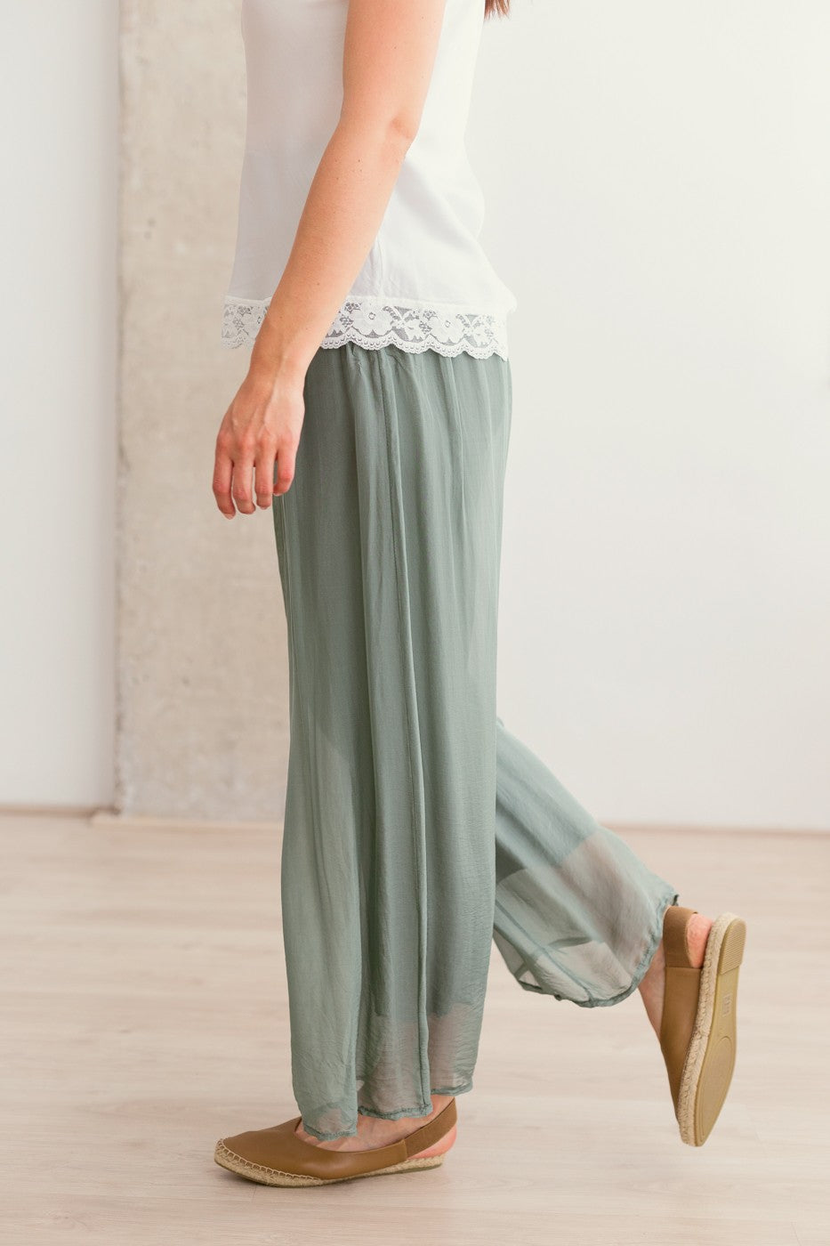 Pantalón de seda amplio
