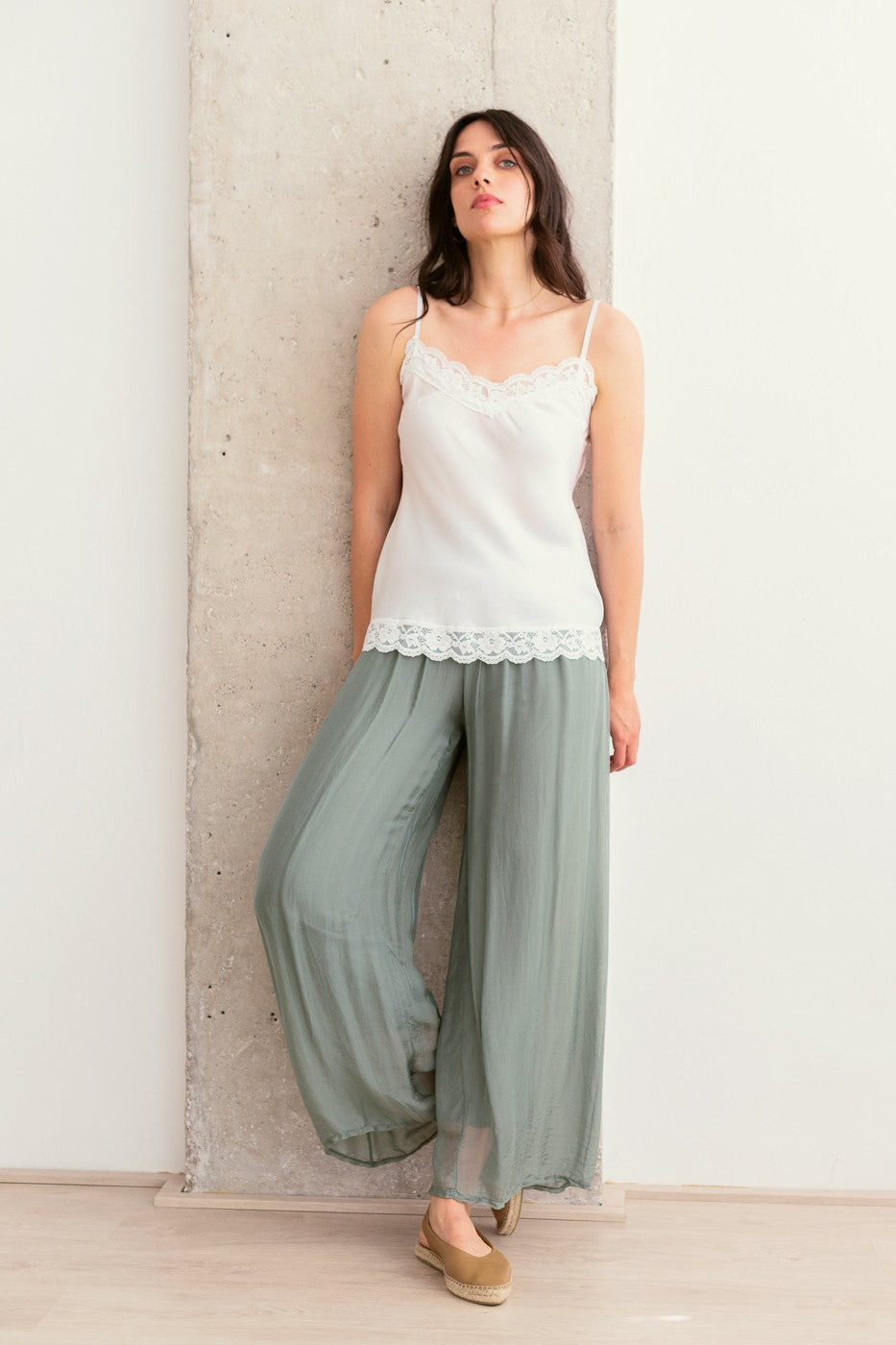 Pantalón de seda amplio