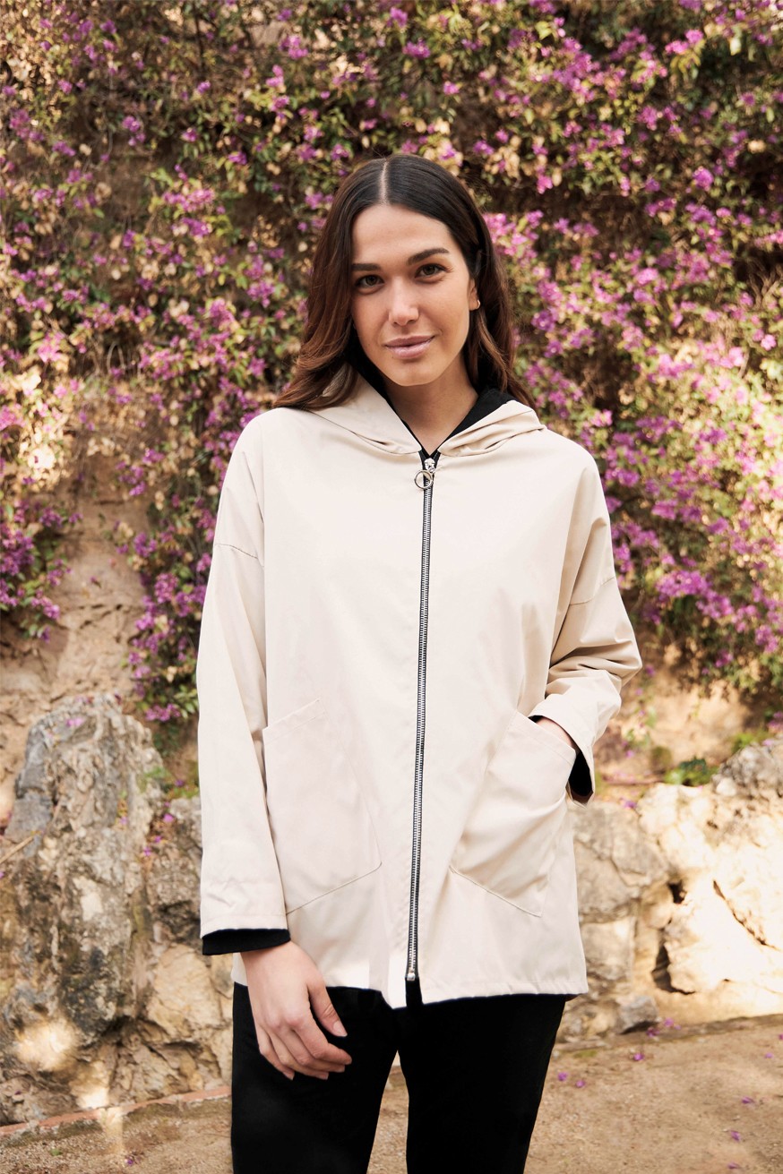 Parka con capucha