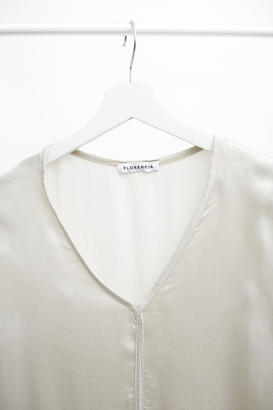 Top satinado detalle costura