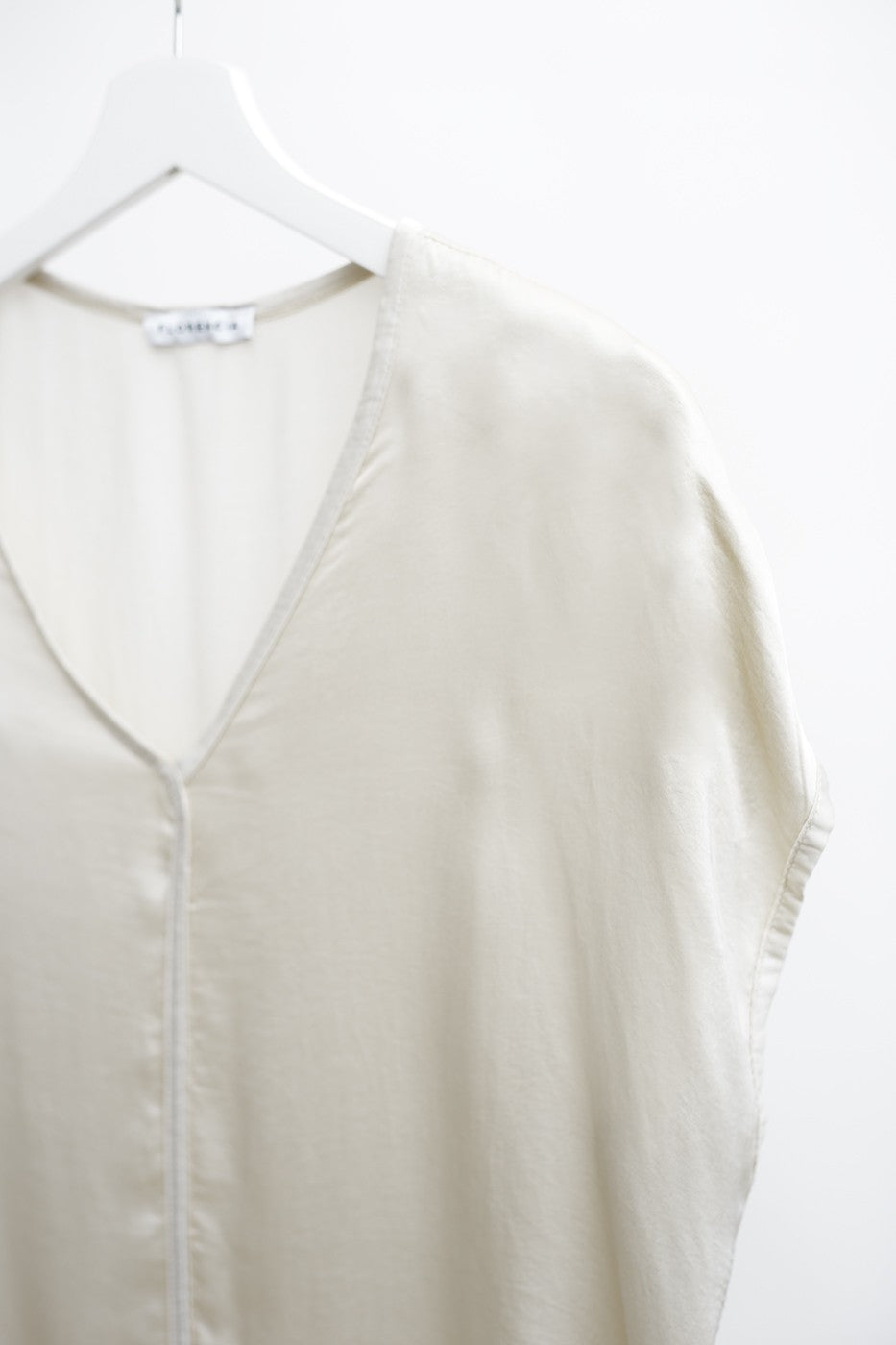 Top satinado detalle costura