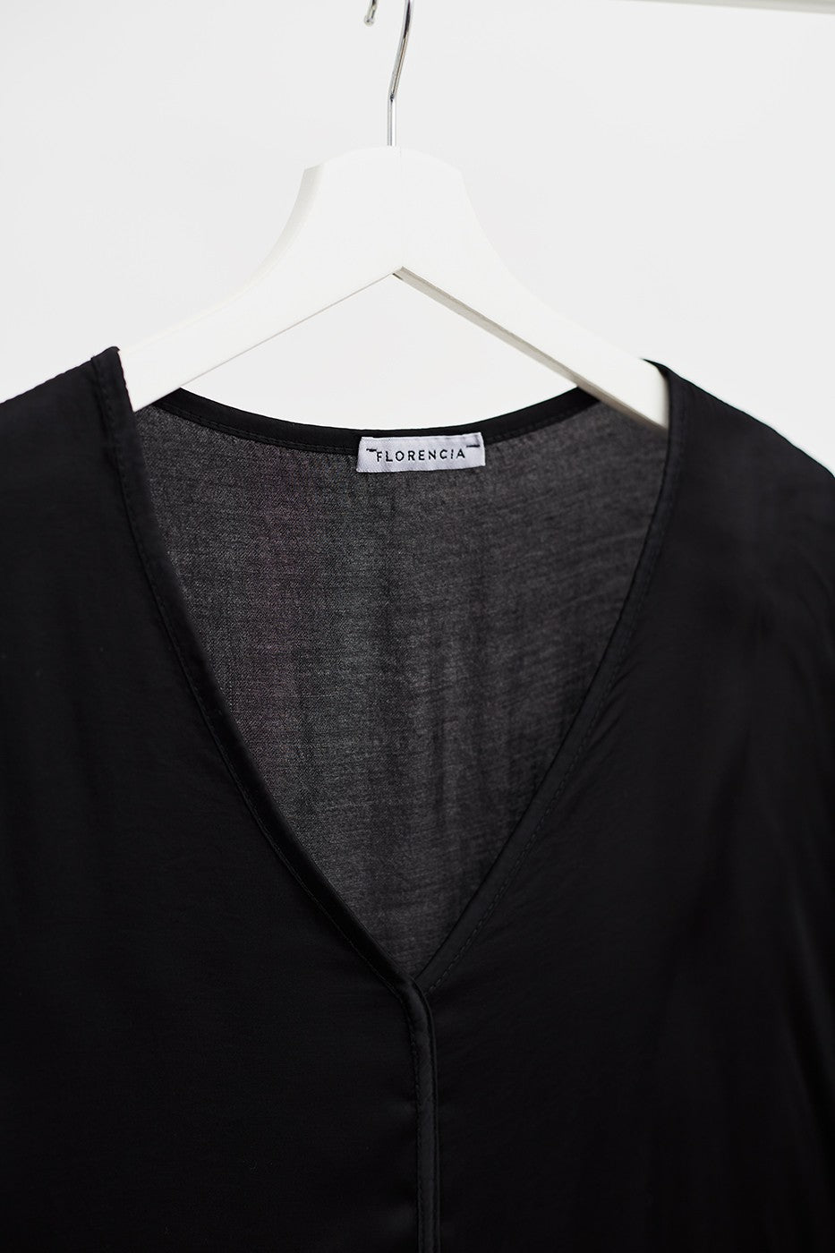 Top satinado detalle costura
