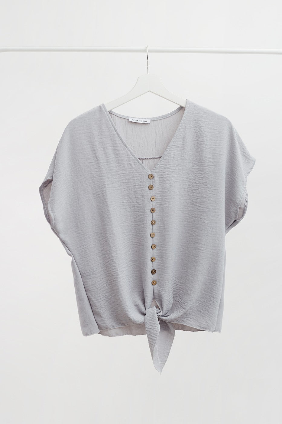 Blusa botones anudada